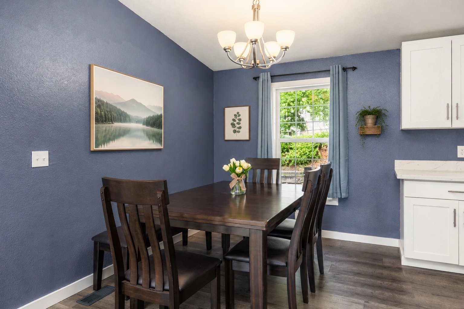 Dining room.jpg