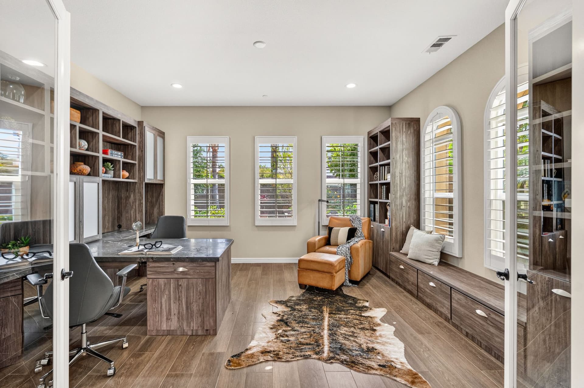 A9M_037_817 Dolphin Cir.jpg