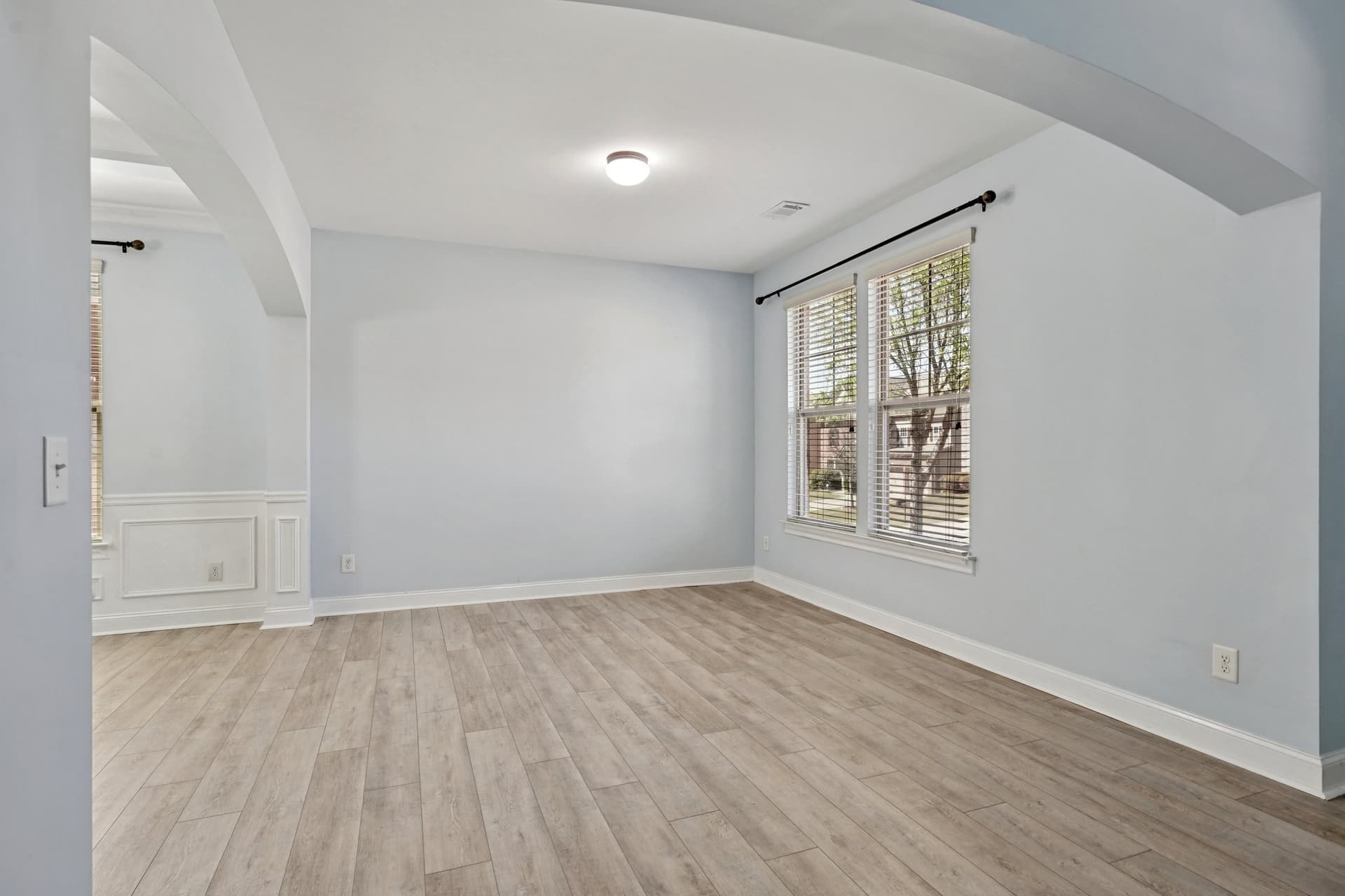 25-web-or-mls-Breckinridge Ln-S2503-025.jpg