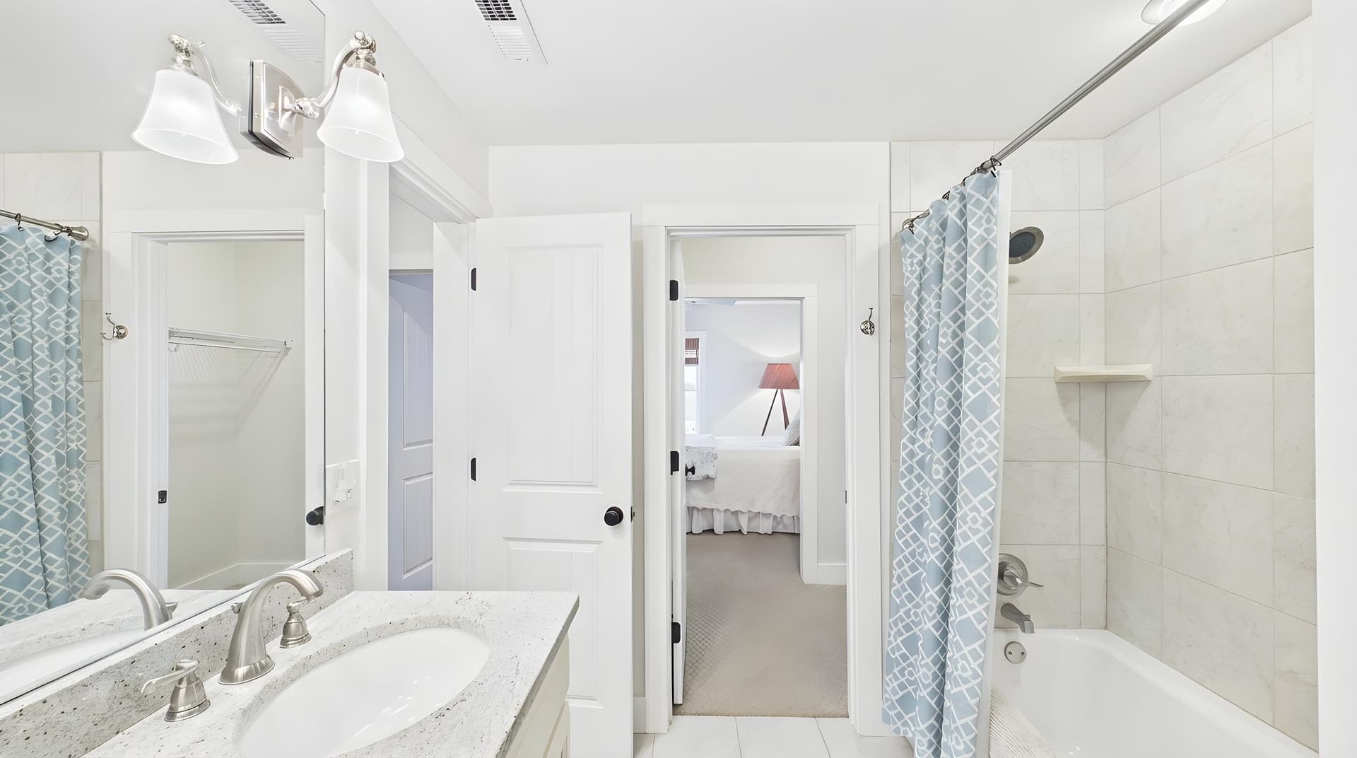 028_Lower Level Bath 2.jpg