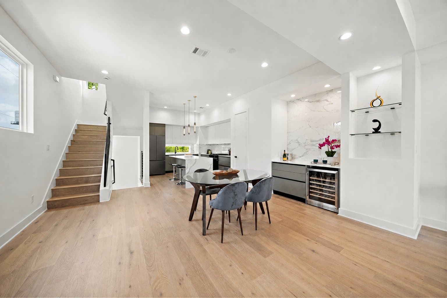 kitchen_with_lg_refrigerator.jpg