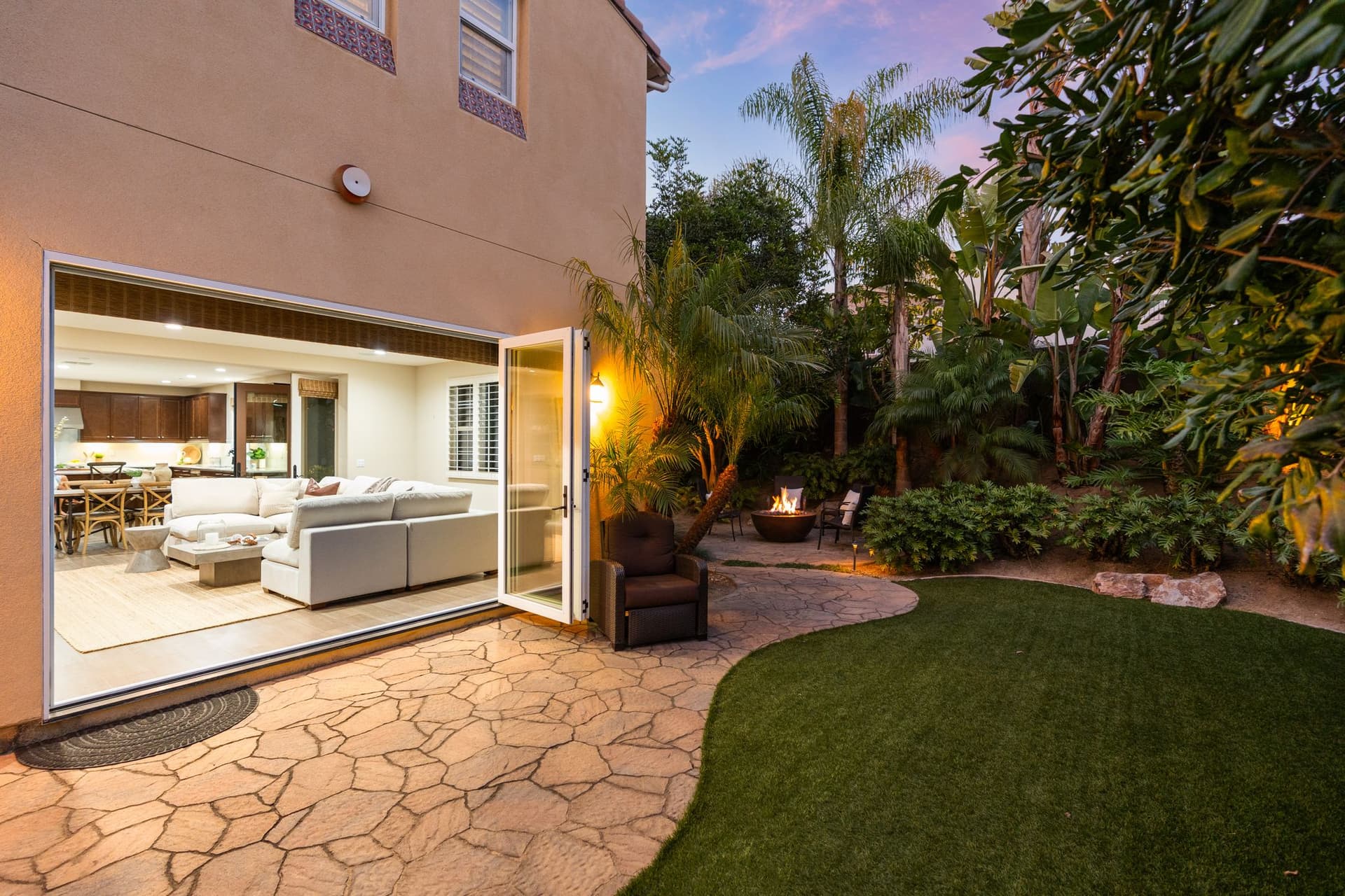 A9M_020_817 Dolphin Cir.jpg