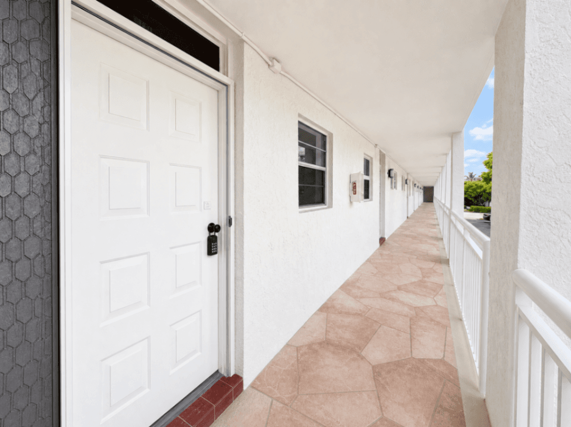 07-entry-corridor-clean-bright.png
