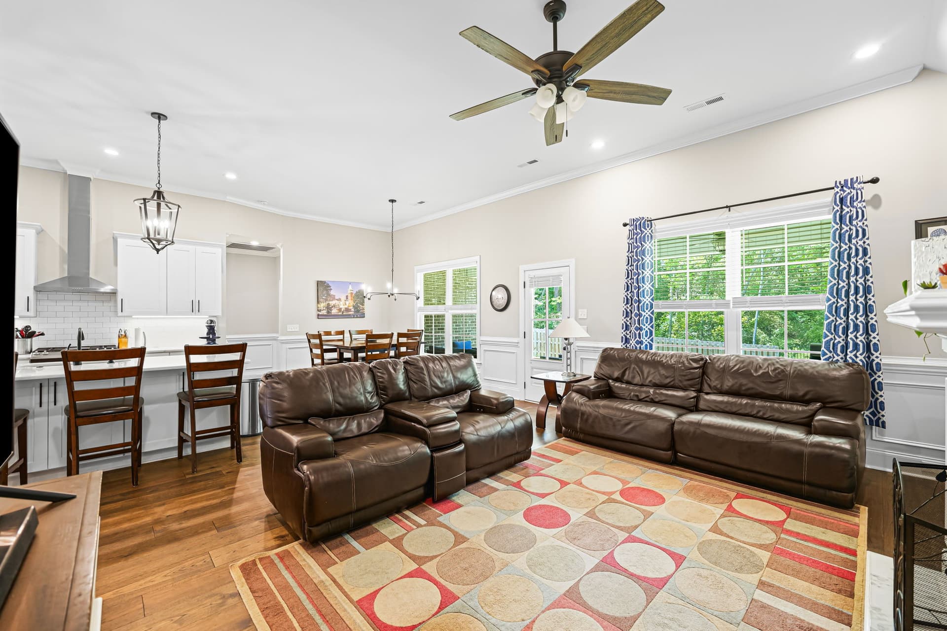 14-web-or-mls-1014 Cedar Crest Ln (10 of 46).jpg
