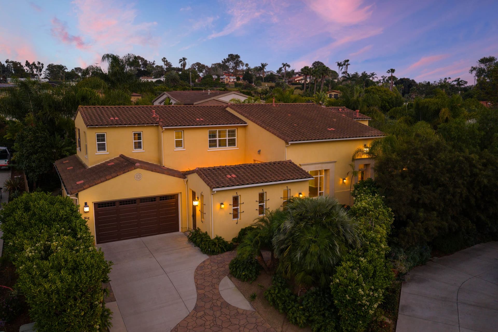 A9M_021_817 Dolphin Cir.jpg