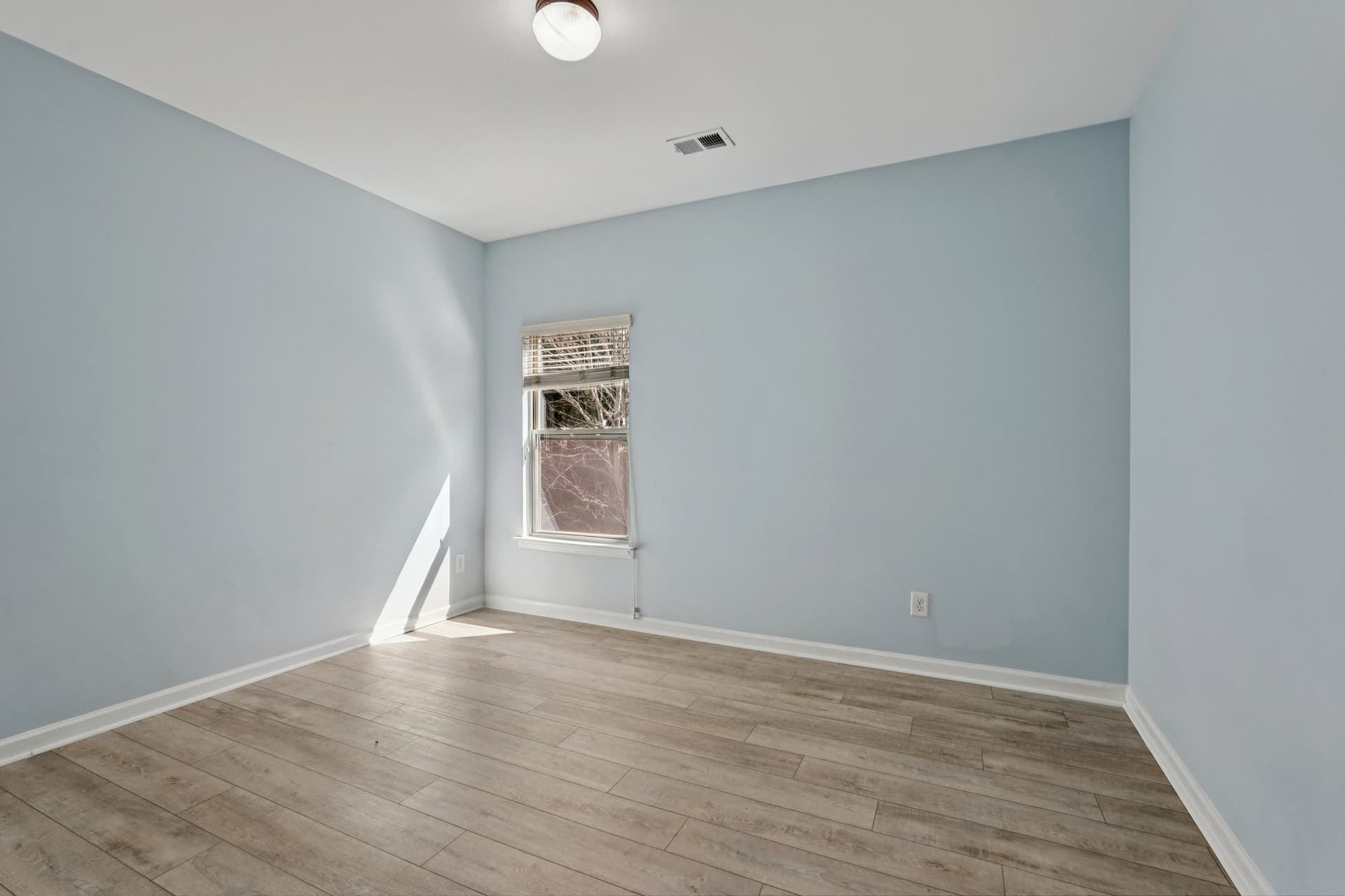 57-web-or-mls-Breckinridge Ln-S2503-057.jpg
