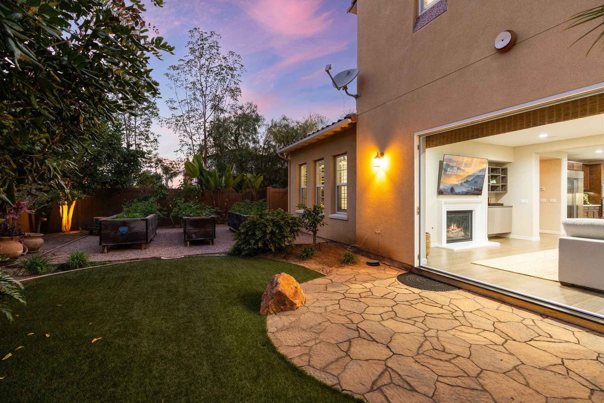 A9M_017_817 Dolphin Cir.jpg