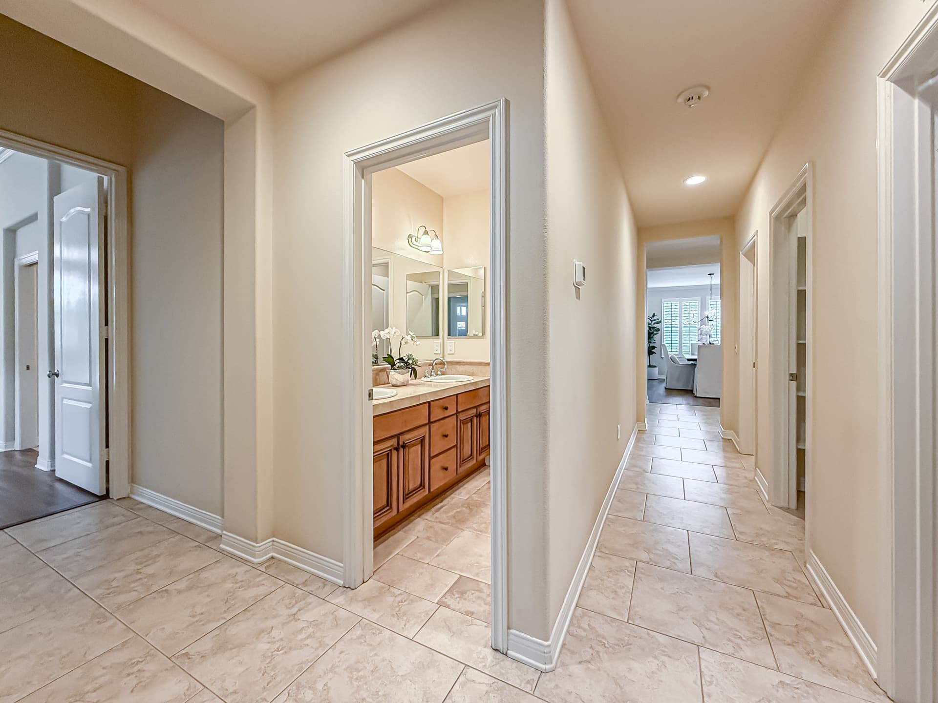hHall Bath1.jpg