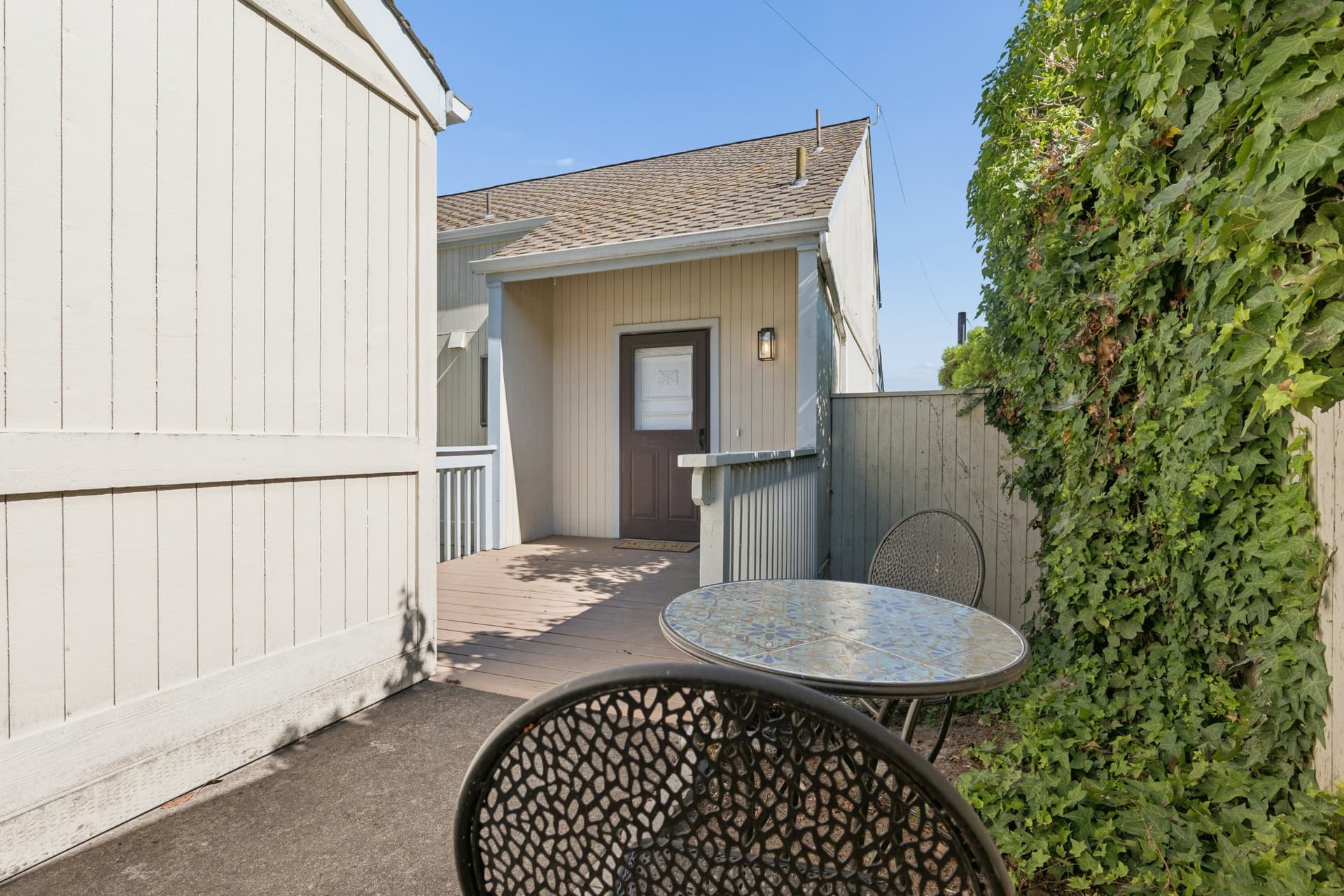 11 NW Mountain View ext-5.jpg