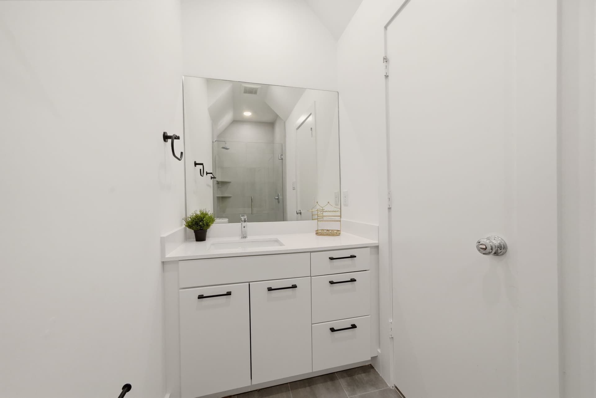 31-web-or-mls-030_1512 Barbee St HDR-26.jpg
