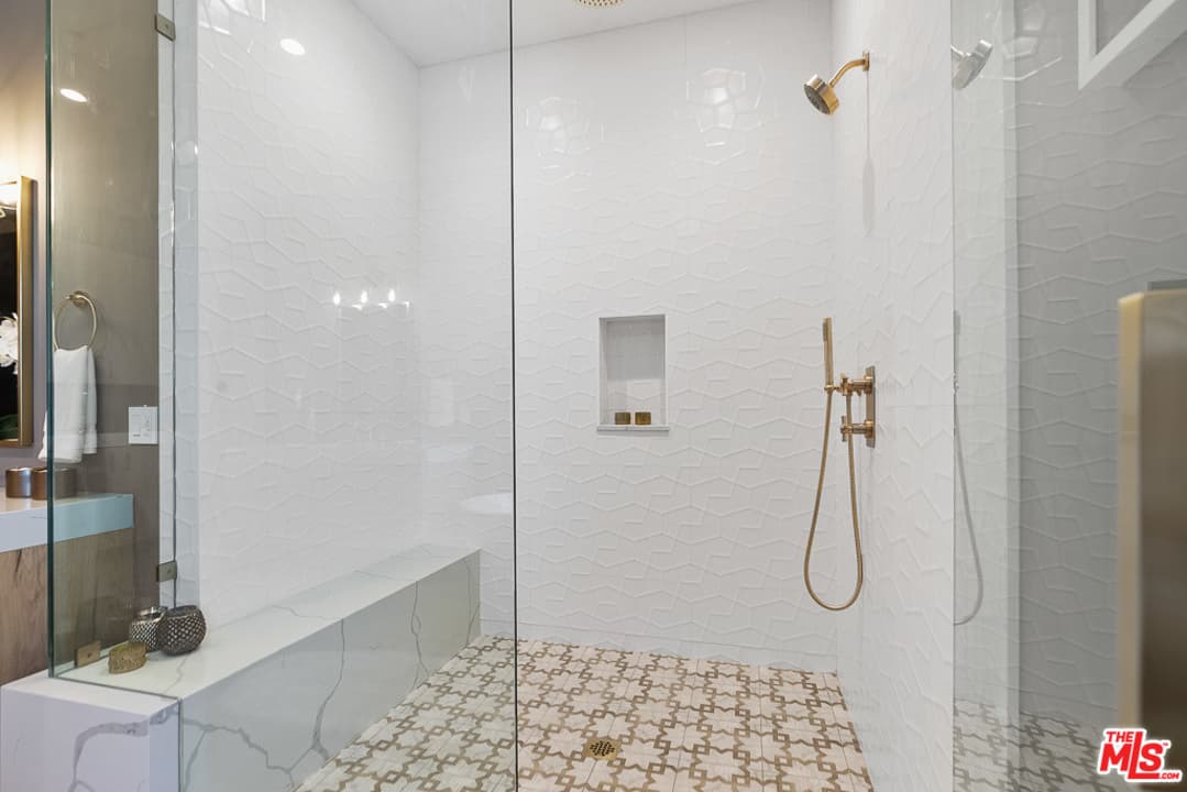 master-shower-20-665508_27_0.jpg