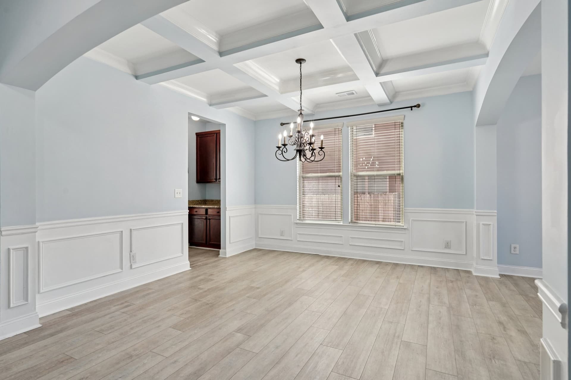 26-web-or-mls-Breckinridge Ln-S2503-026.jpg