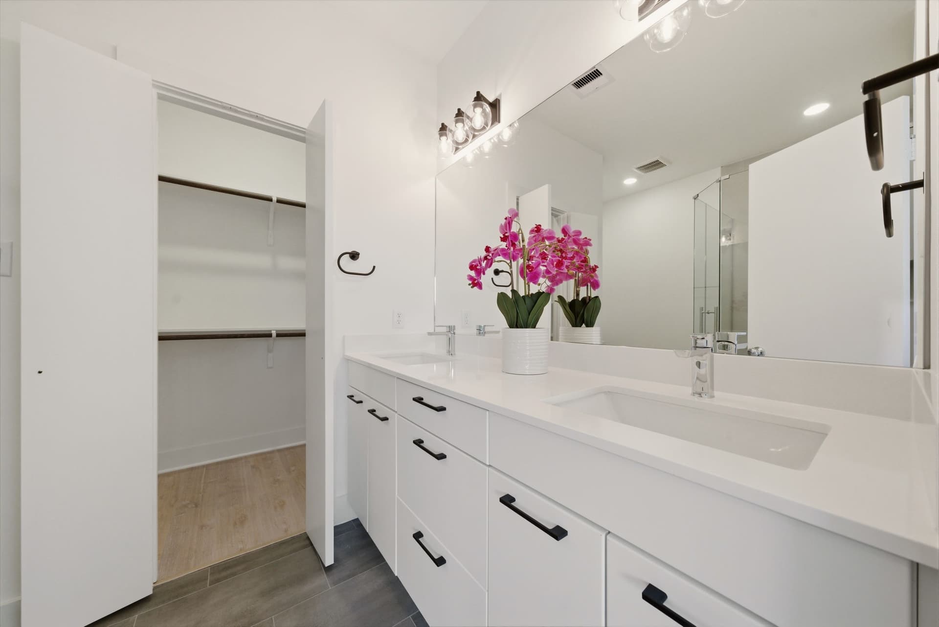 36-web-or-mls-035_1512 Barbee St HDR-128.jpg