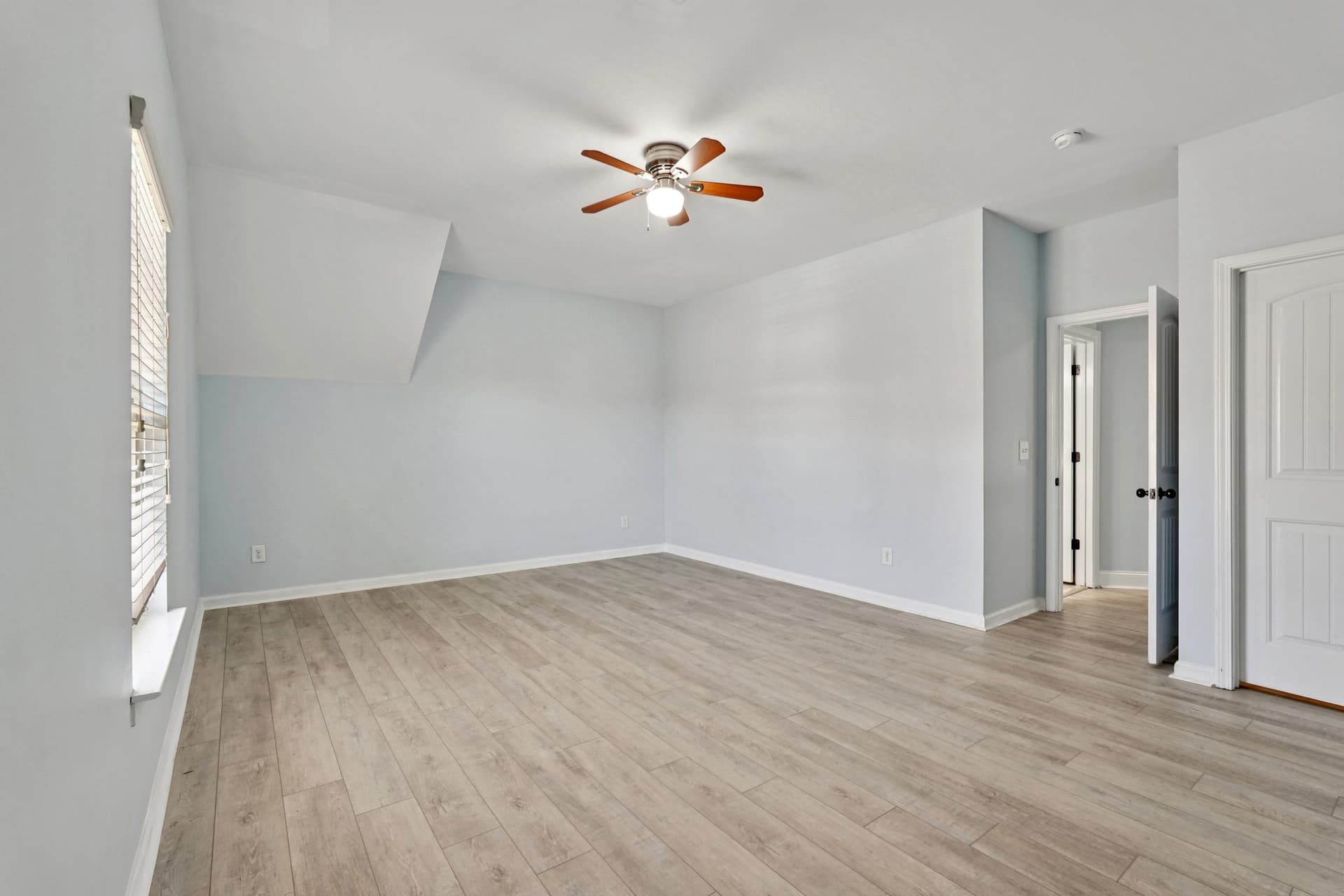 47-web-or-mls-Breckinridge Ln-S2503-047.jpg