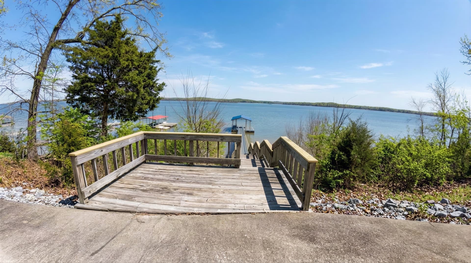 034_Lakeside Deck.jpg