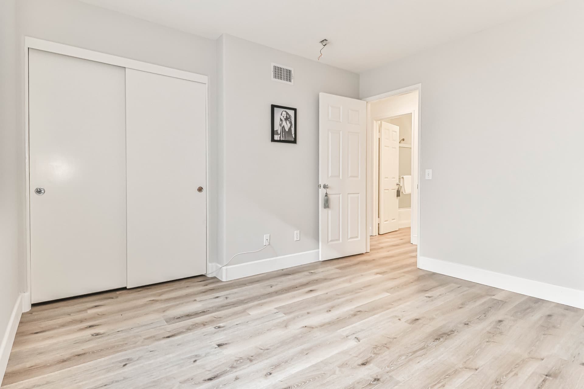 eBedroom2-2.jpg