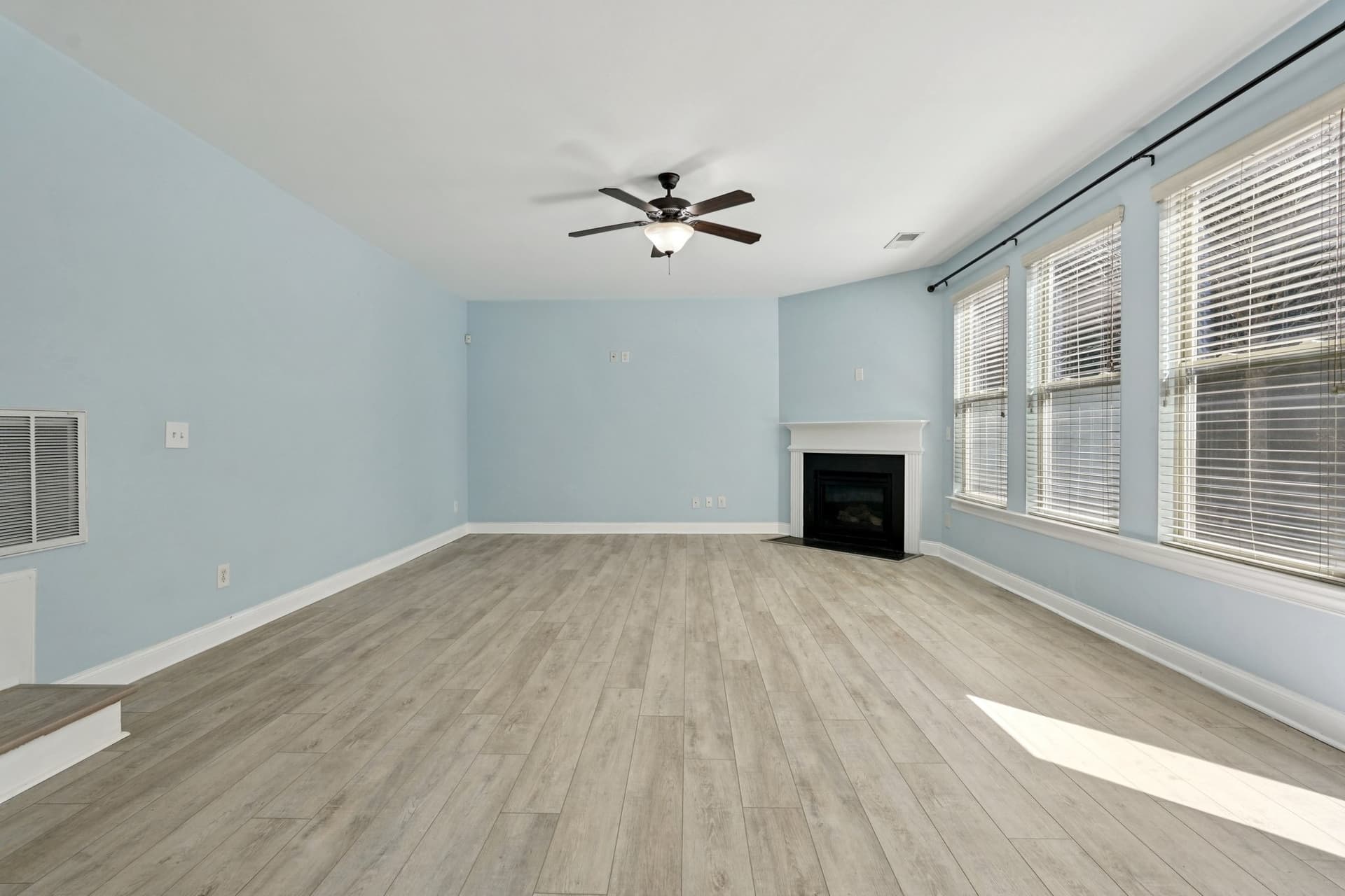 7-web-or-mls-Breckinridge Ln-S2503-007.jpg