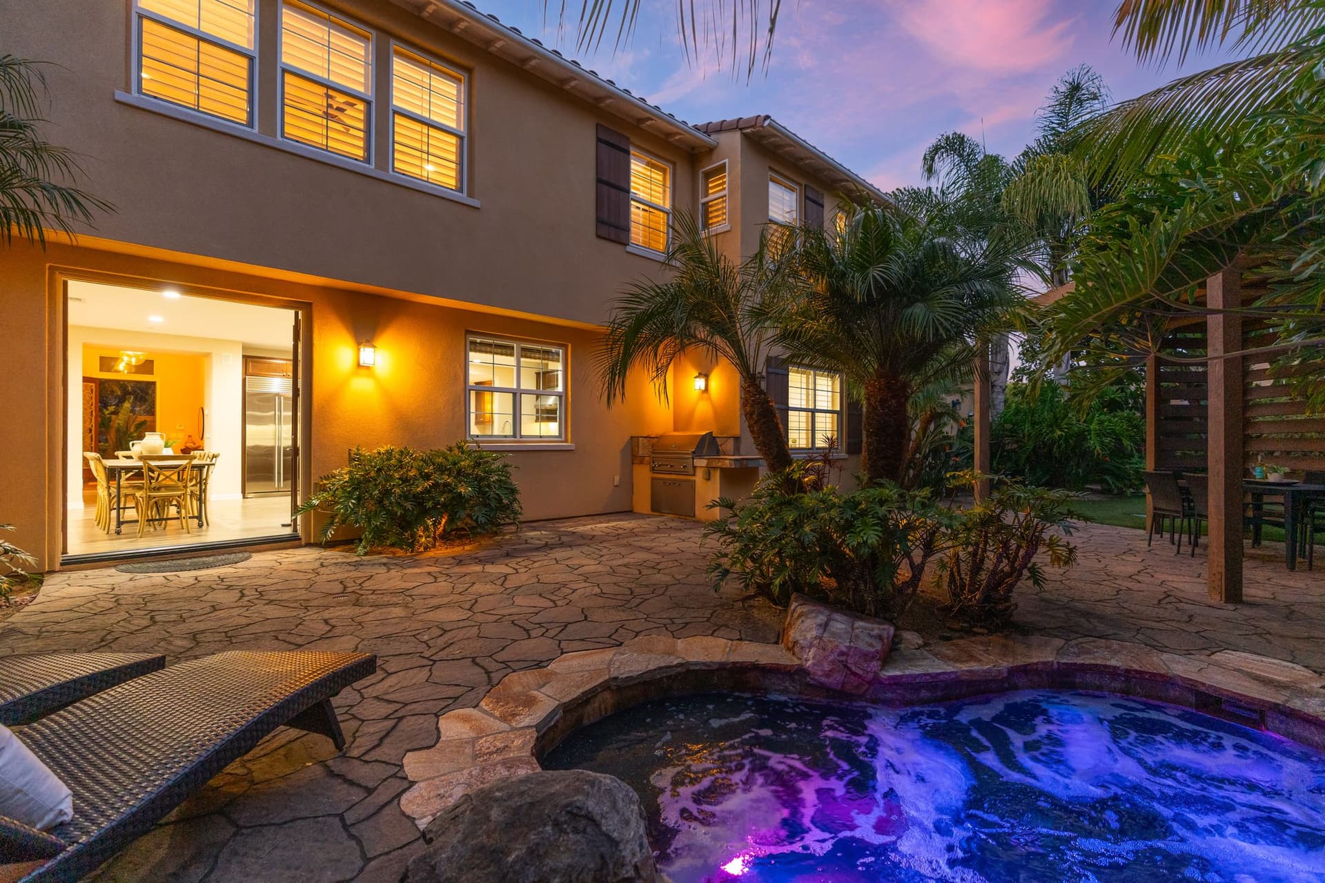 A9M_015_817 Dolphin Cir.jpg