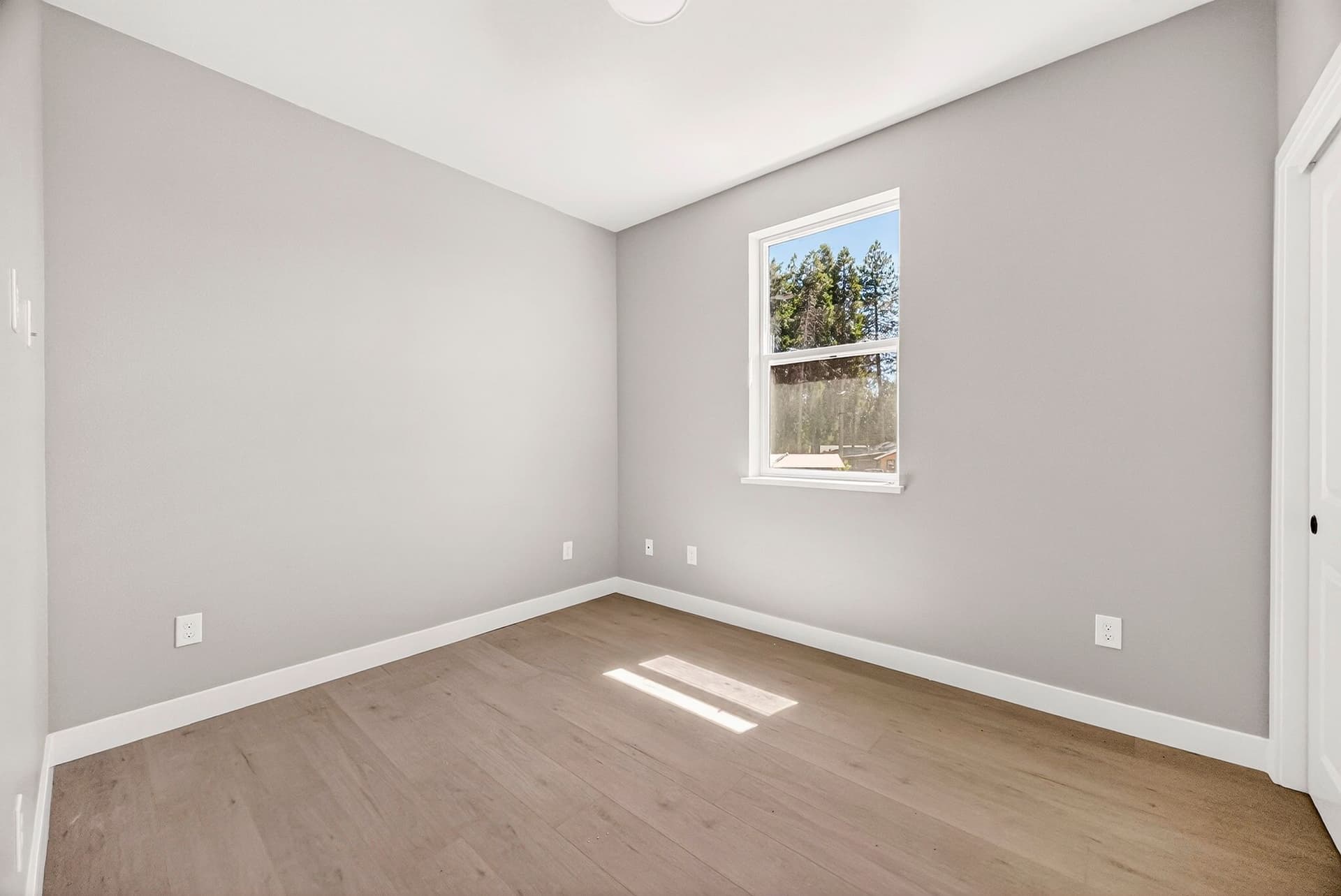 14205 Norwich Cir - 027 (Photos).jpg