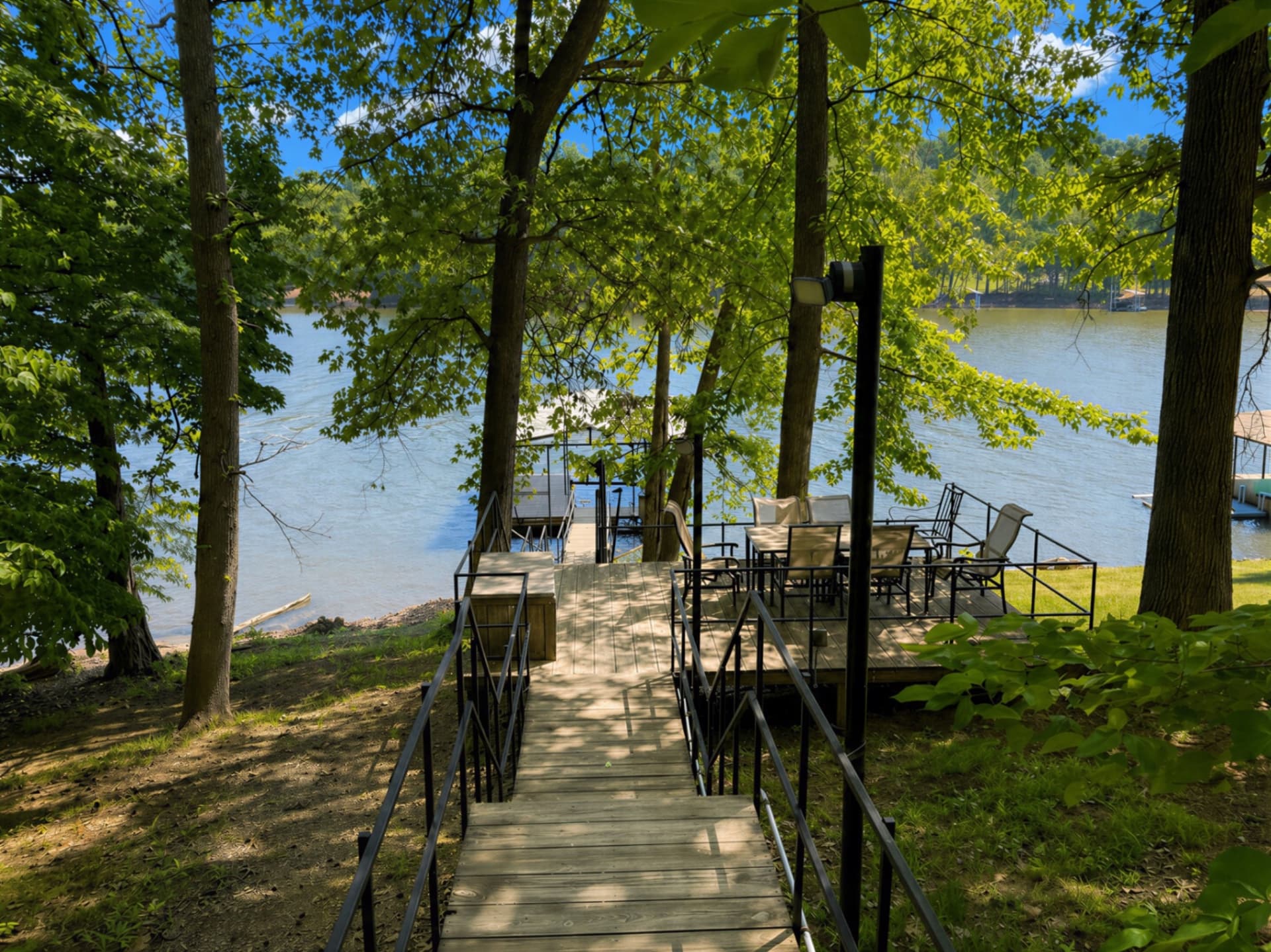 039_DOCK AND LAKESIDE DECK.jpg