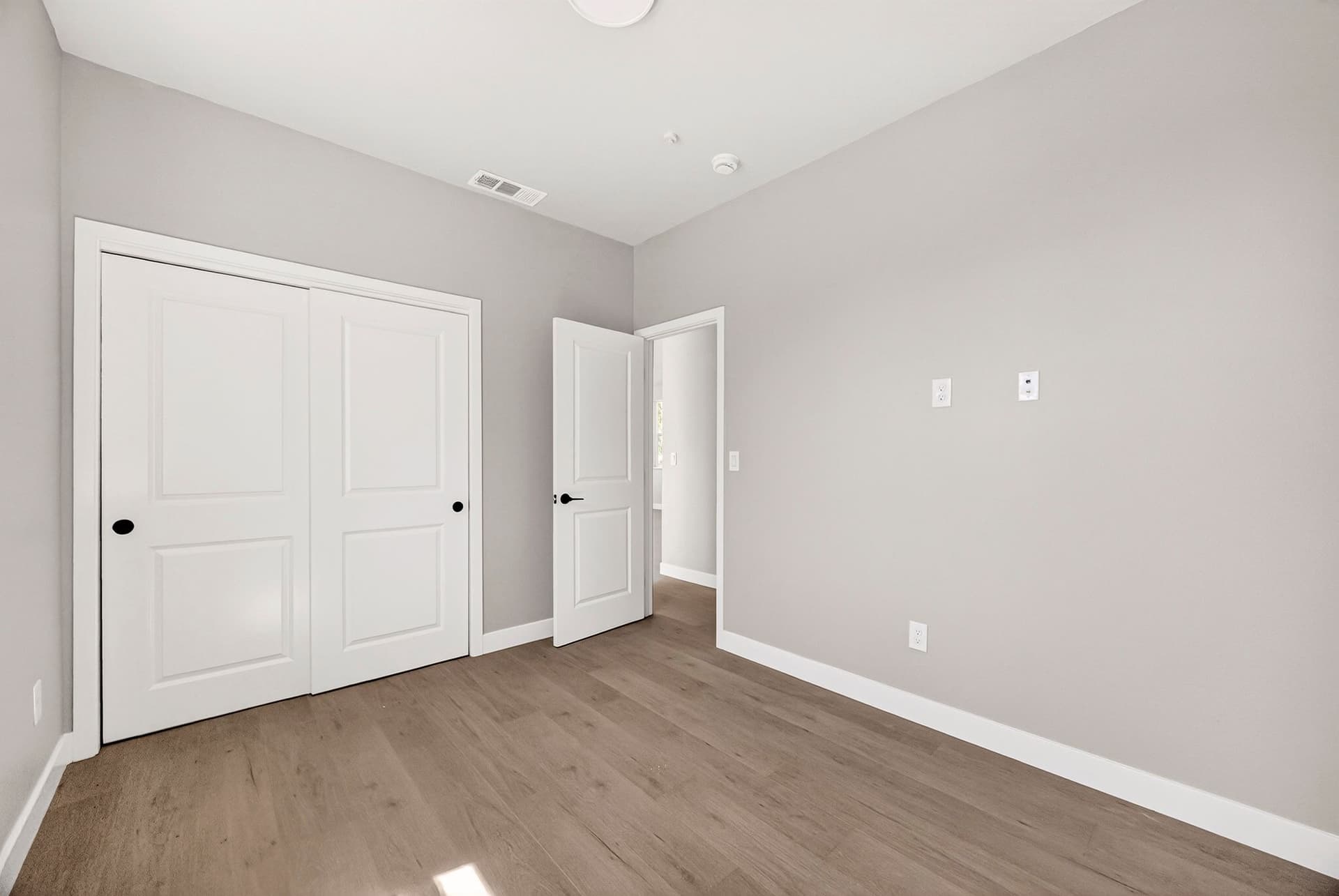 14205 Norwich Cir - 028 (Photos).jpg
