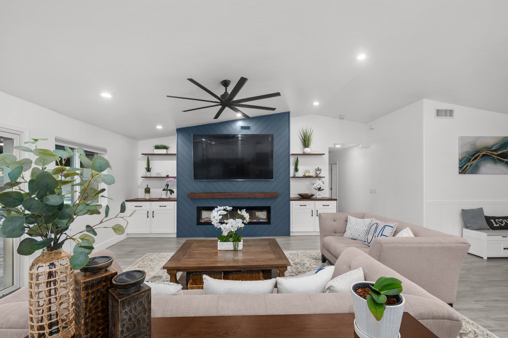 013-Living Room.jpg