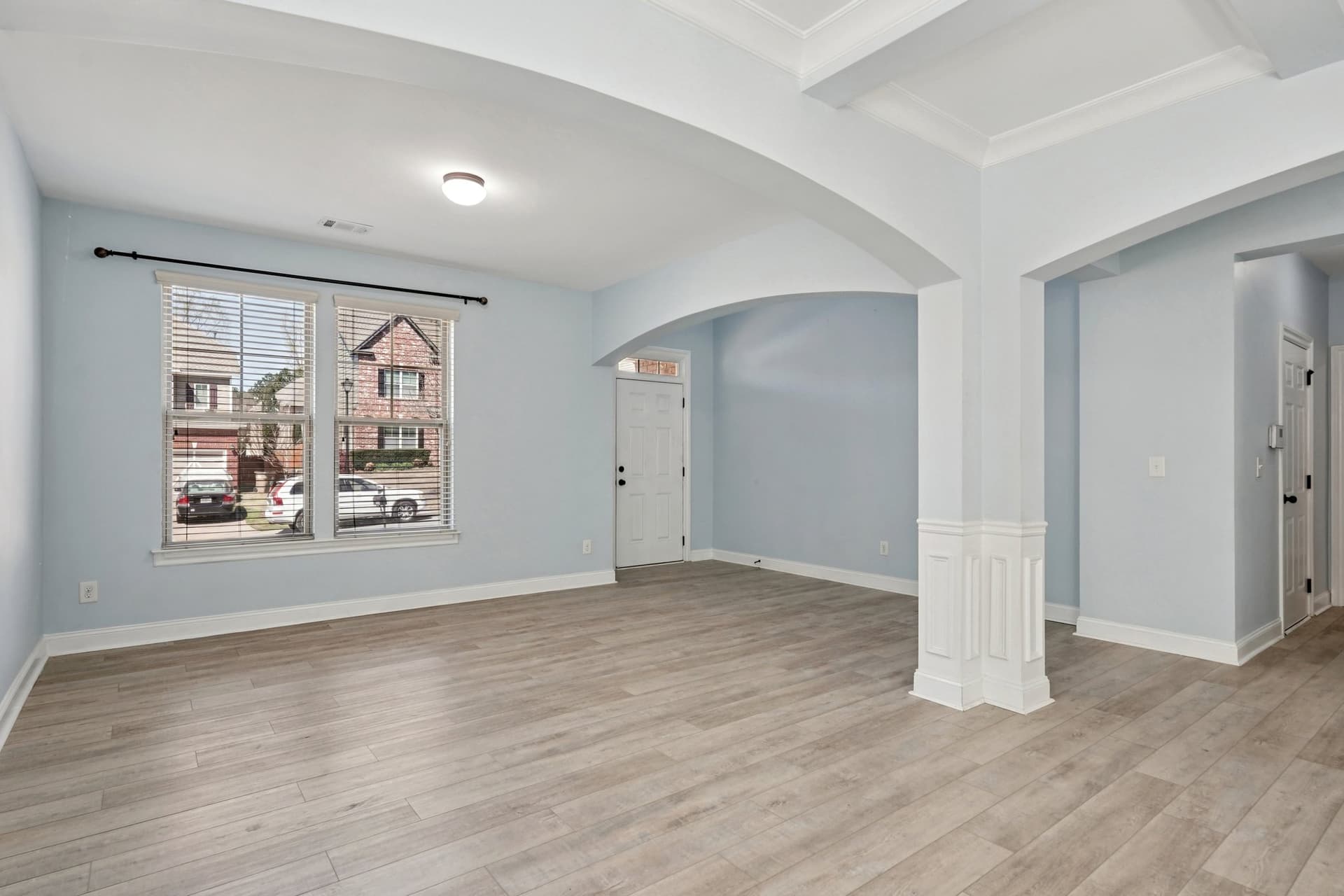 23-web-or-mls-Breckinridge Ln-S2503-023.jpg