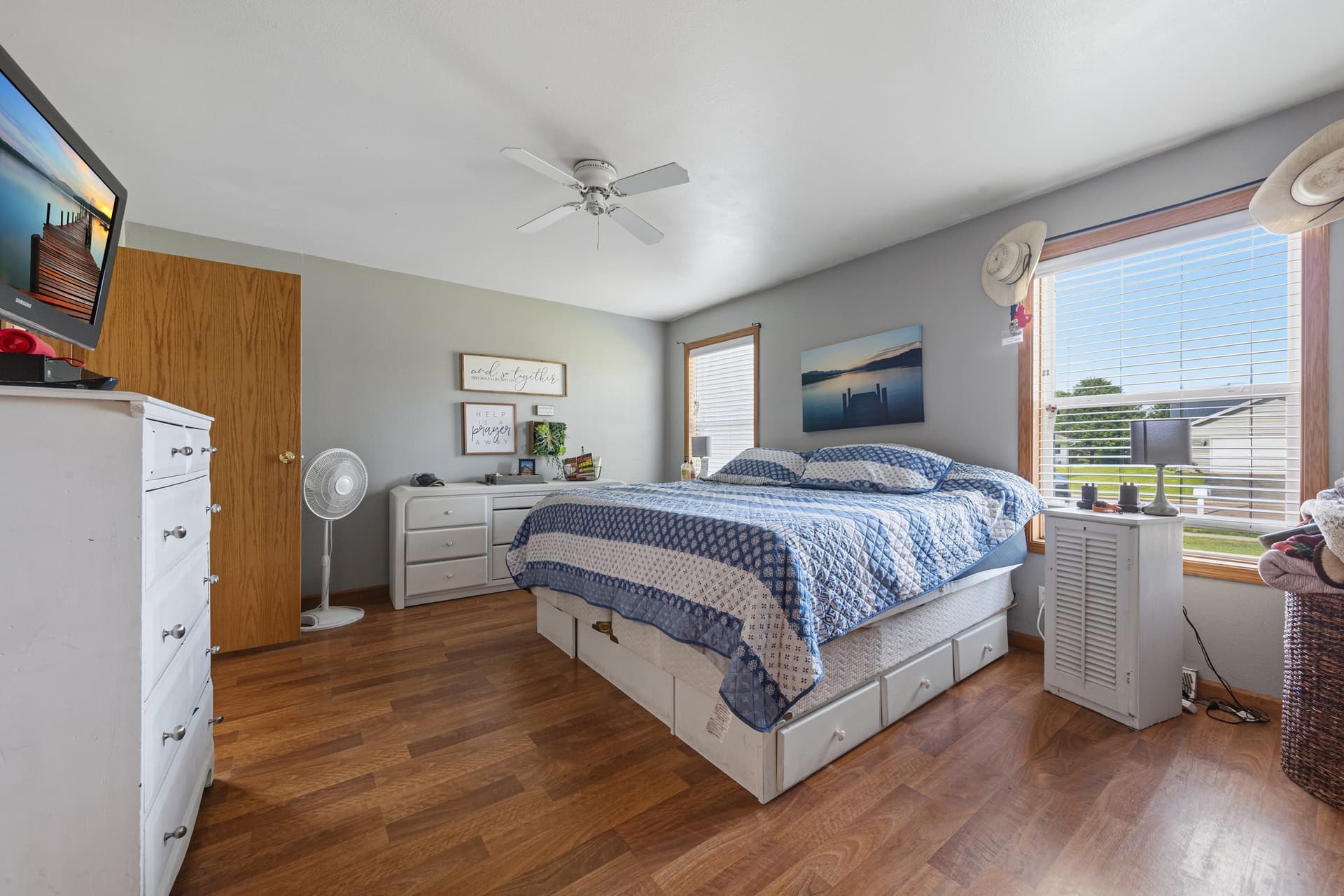 24 Main bedroom.jpg