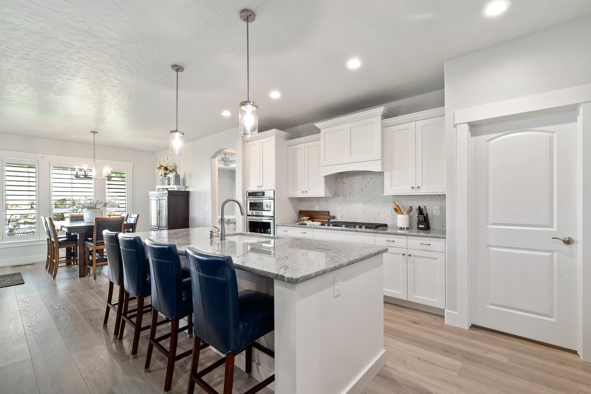 12-3385 N. Roseland Way_011.jpg