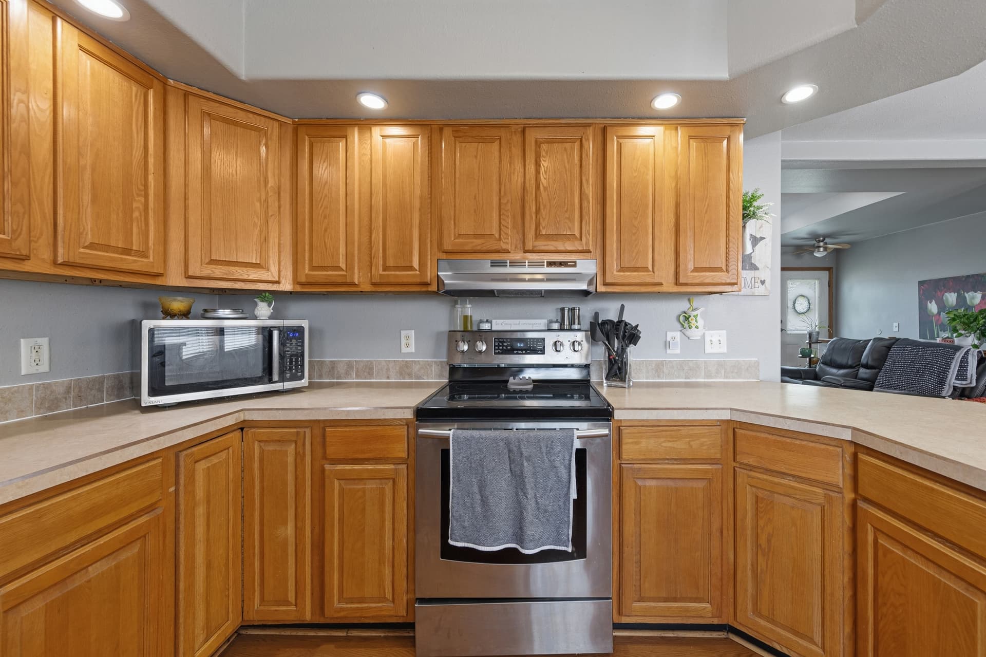 19 Kitchen.jpg