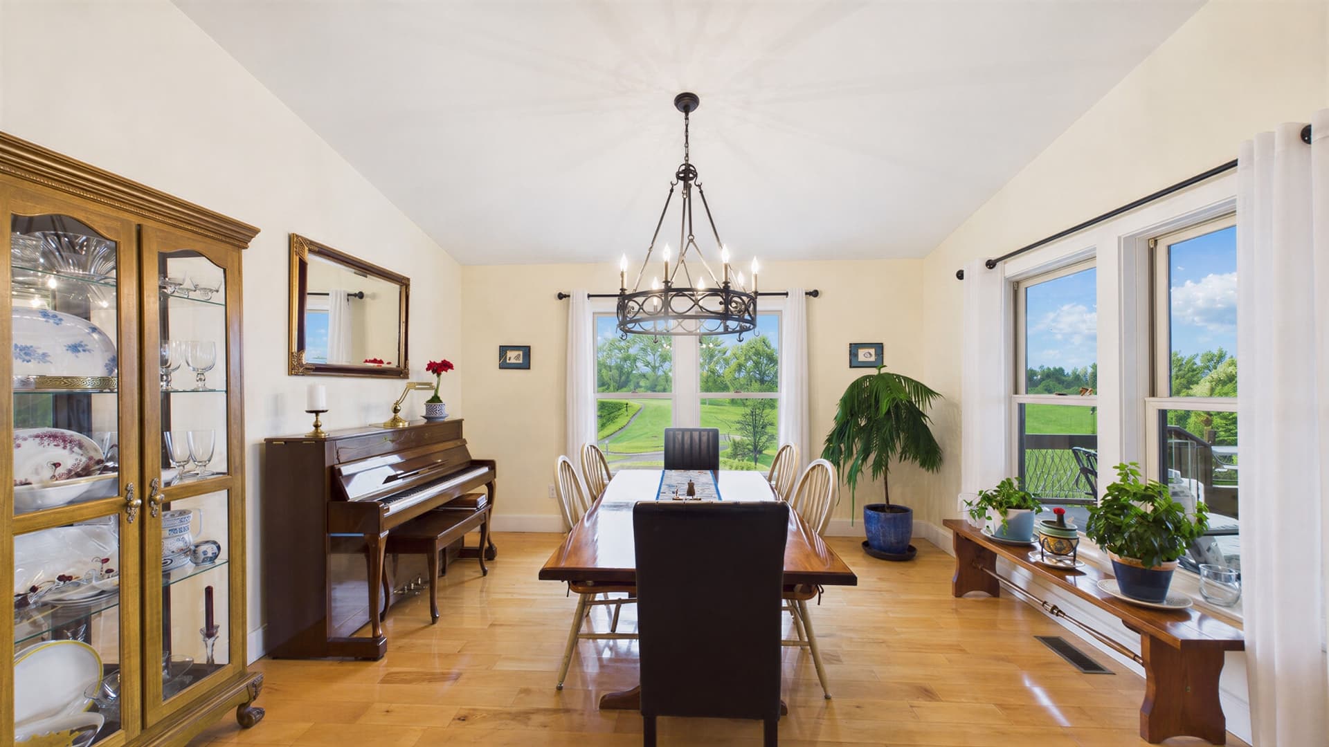 009_Great Room Upper level.jpg