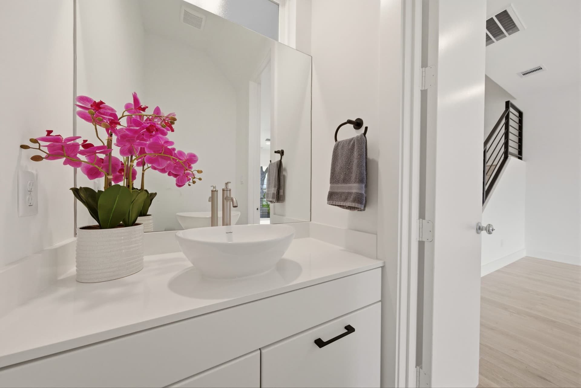 33-web-or-mls-032_1512 Barbee St HDR-41.jpg