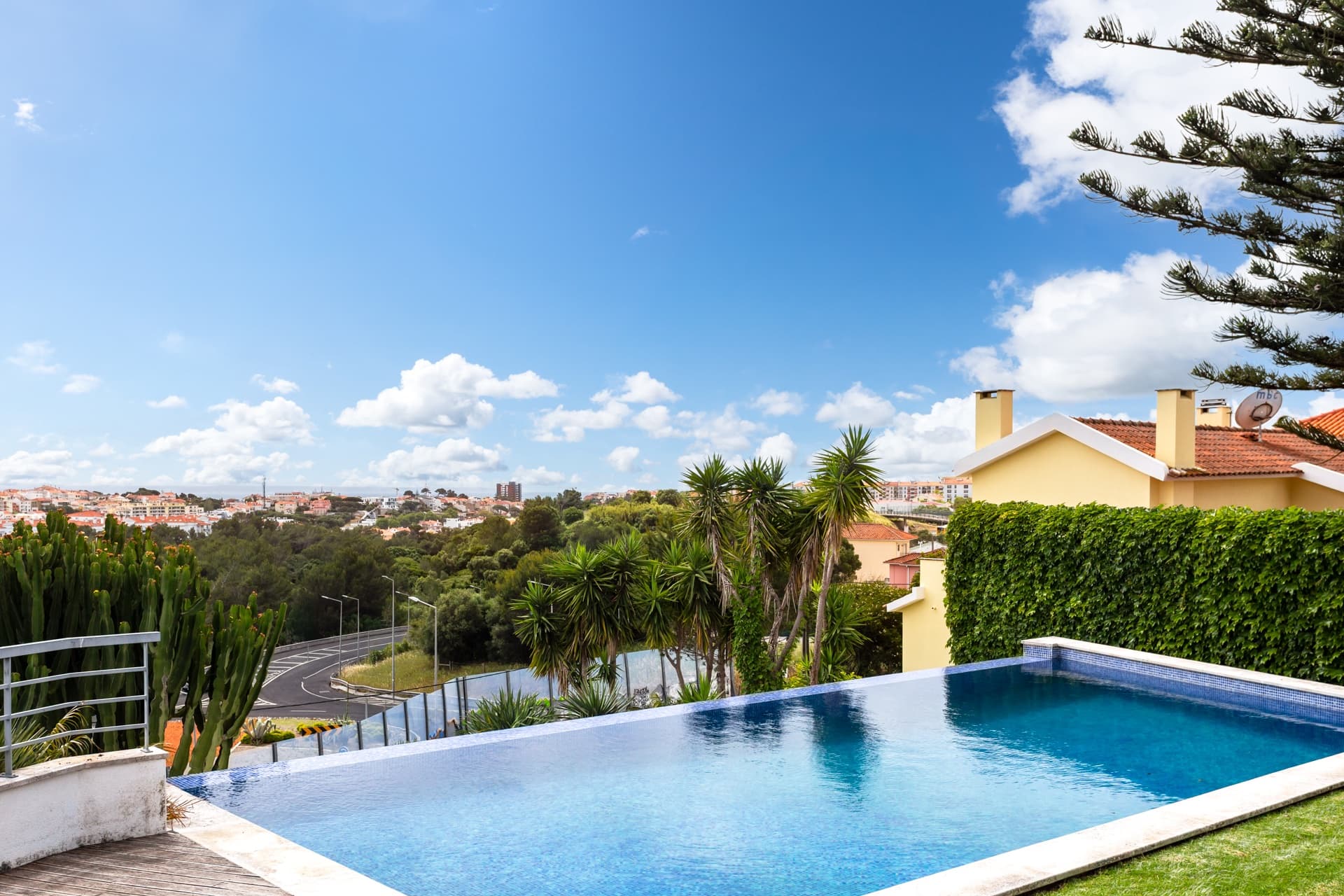 Apartamento-cascais-t2-luxo-piscina-infinita-4.jpg