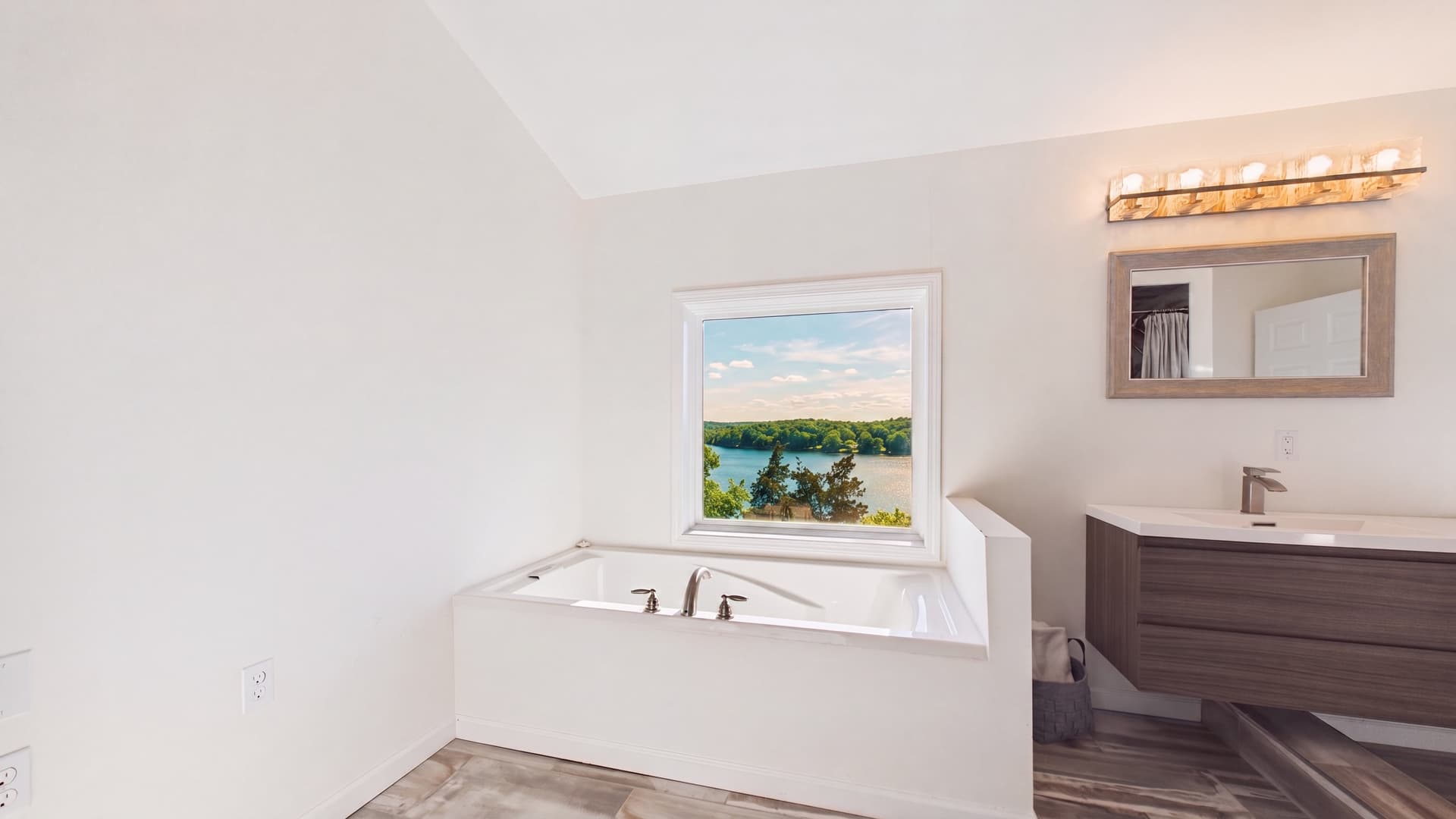 020_Soaking Tub.jpg