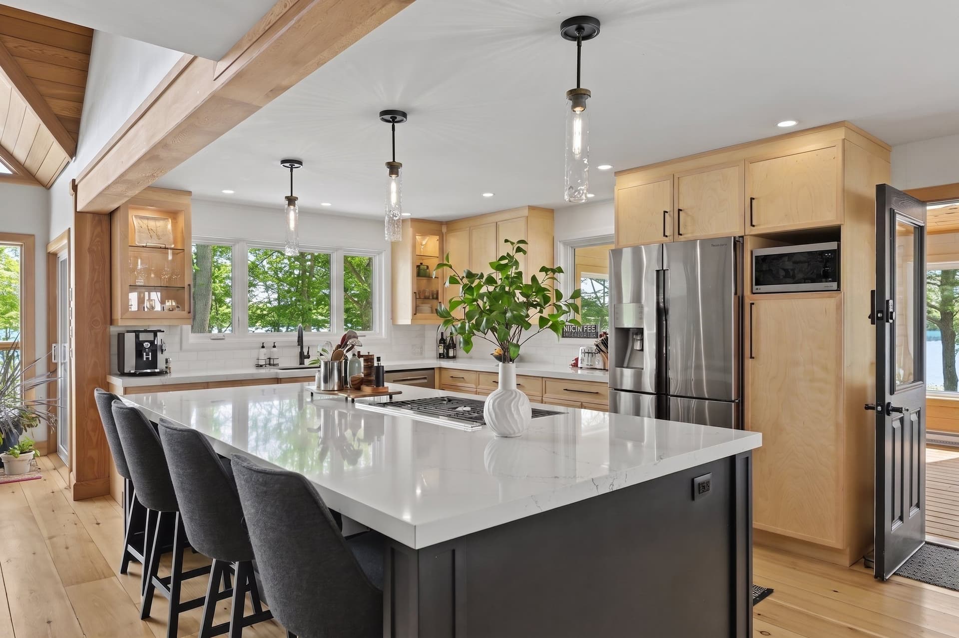05_f8ab69bb-8ee5-4e47-ba81-40315890f4e2.edited.jpg