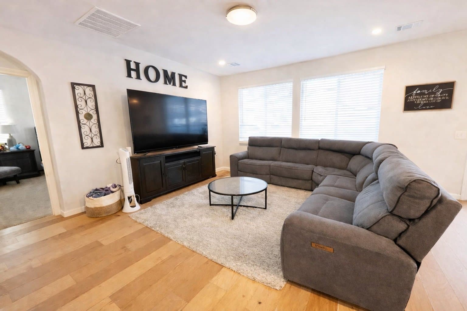 living room_1.jpg