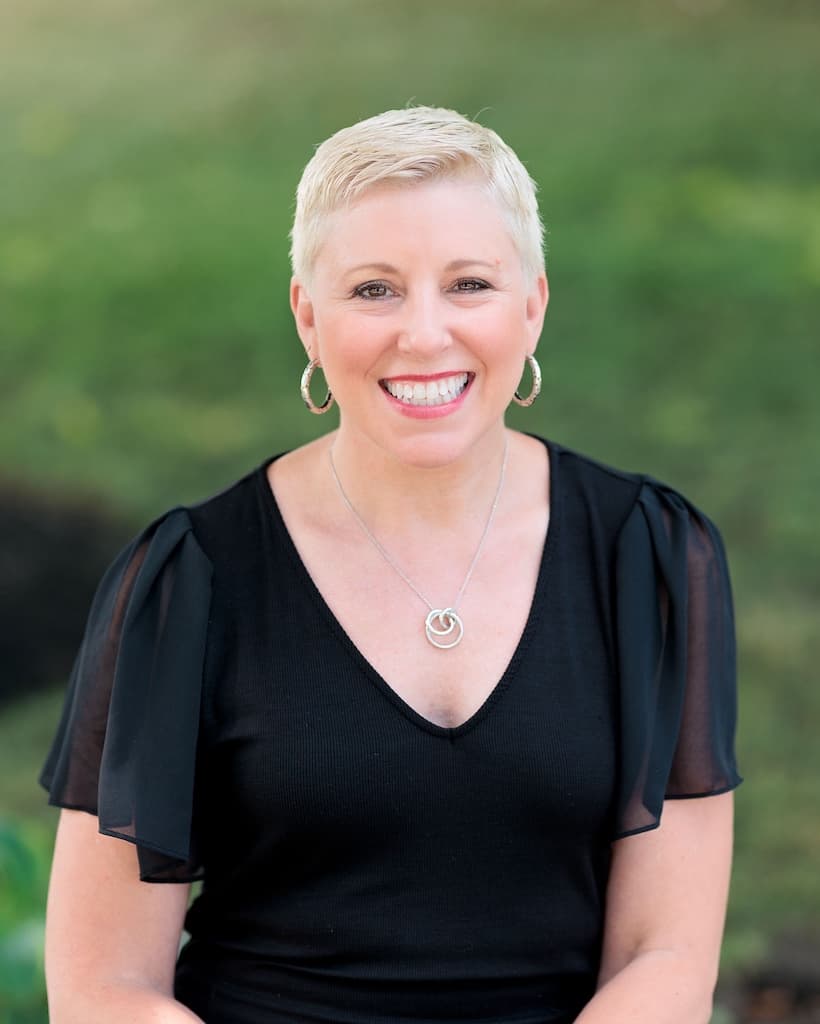 SHARI MELVILLE headshot