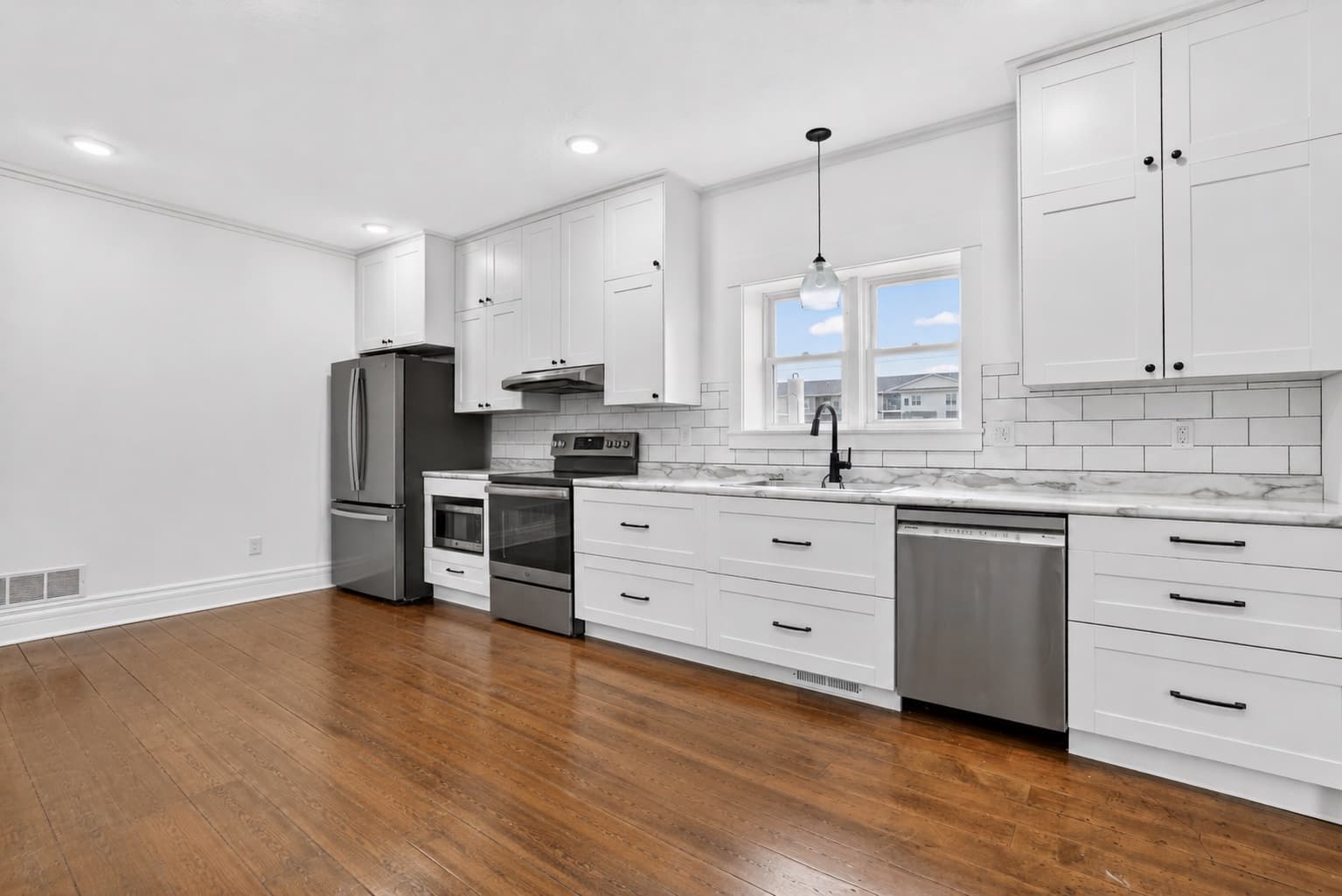 Kitchen 2.jpg