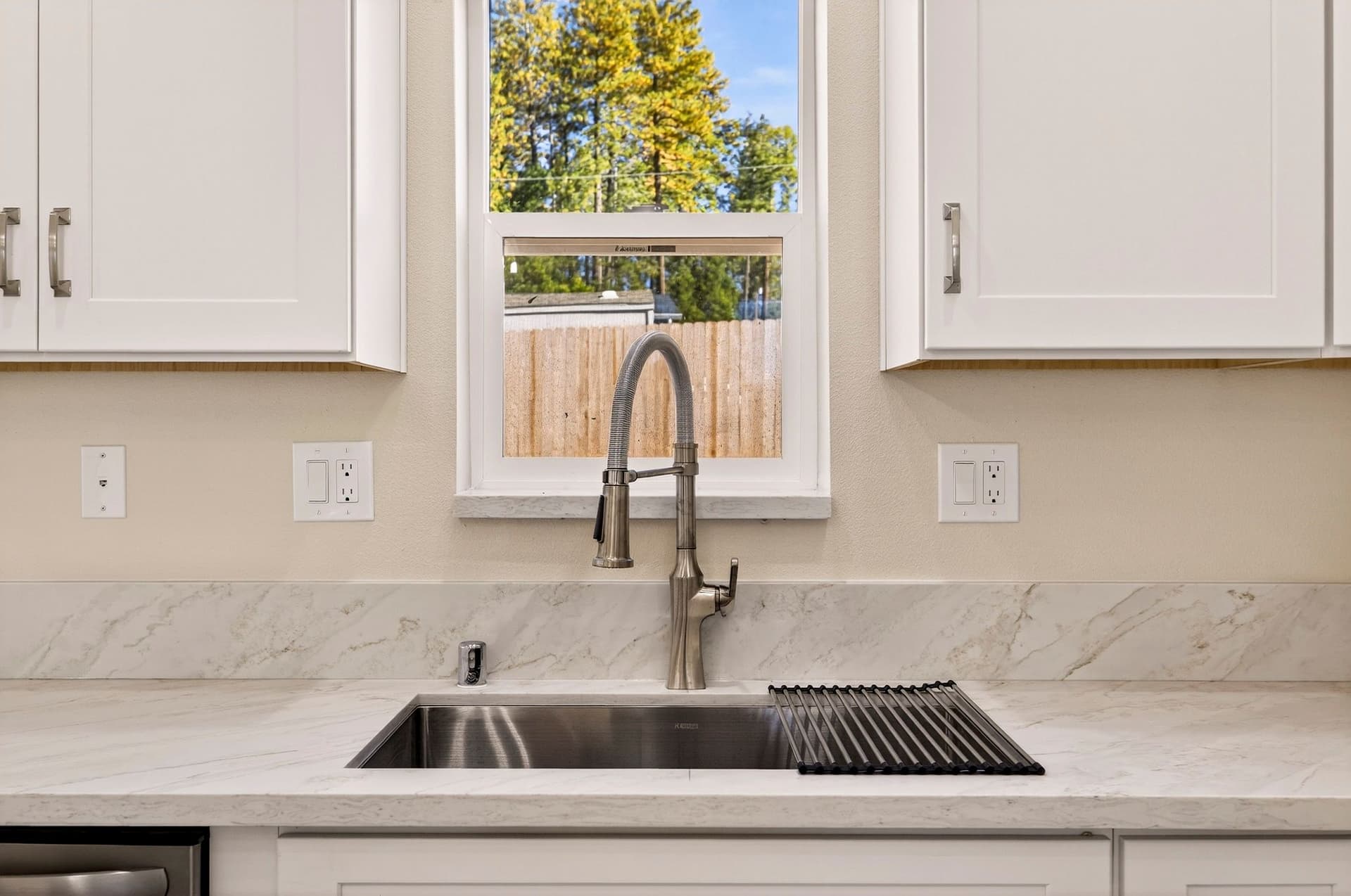 14197 Elmira Cir - 018(Photos).jpg