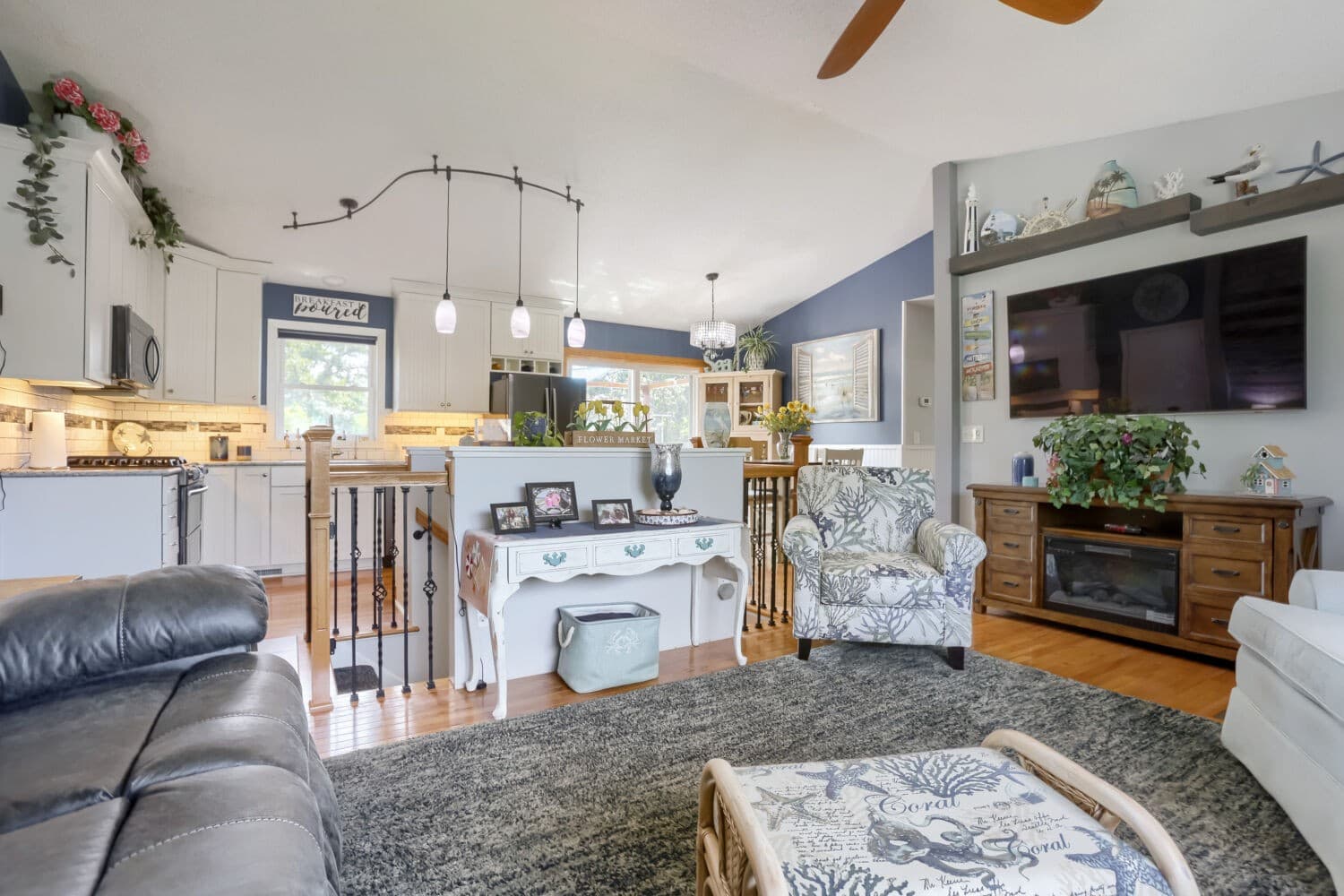 12255 Magnolia St - Web Quality - 009 - 06 Living Room.jpg