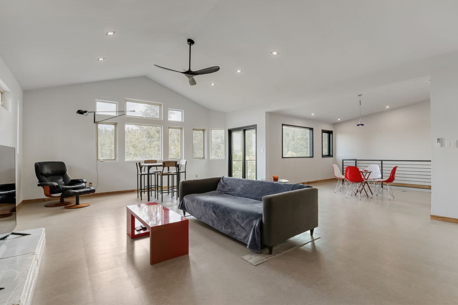 Living Room 2.jpg