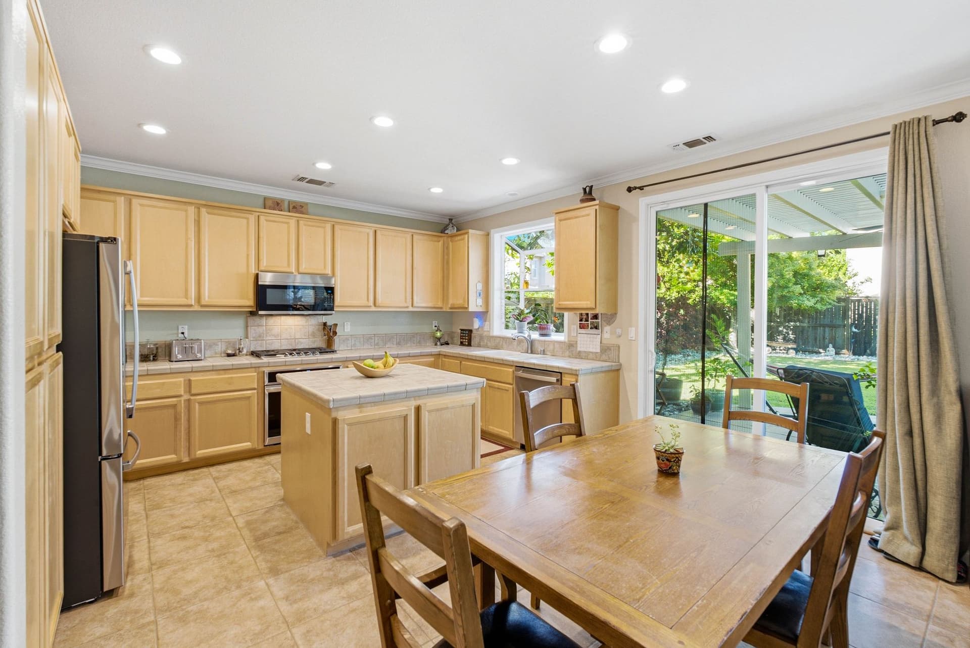 1213 Darling Way-17.jpg