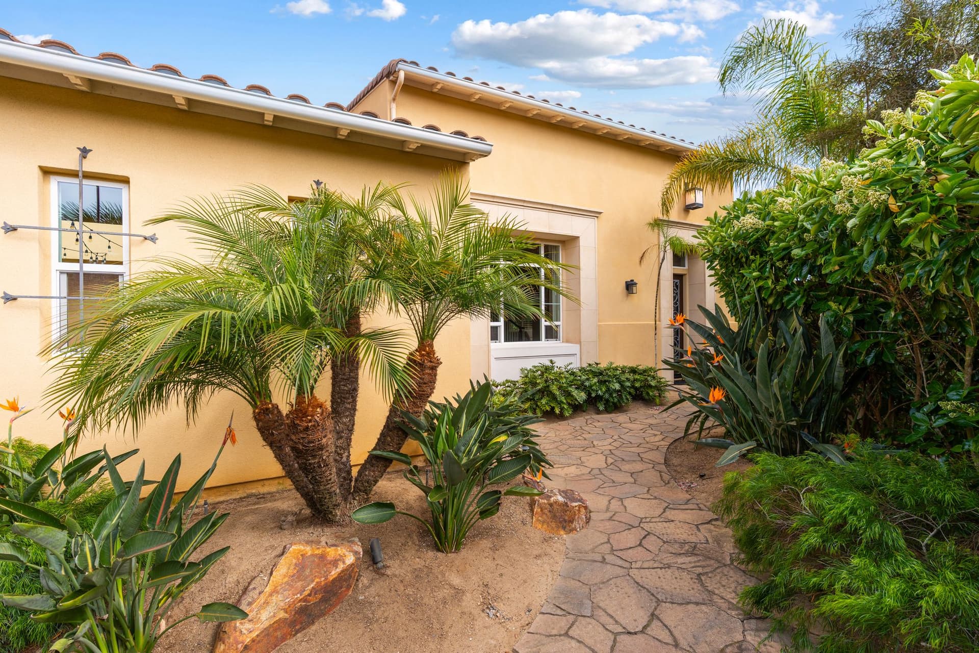 A9M_029_817 Dolphin Cir.jpg