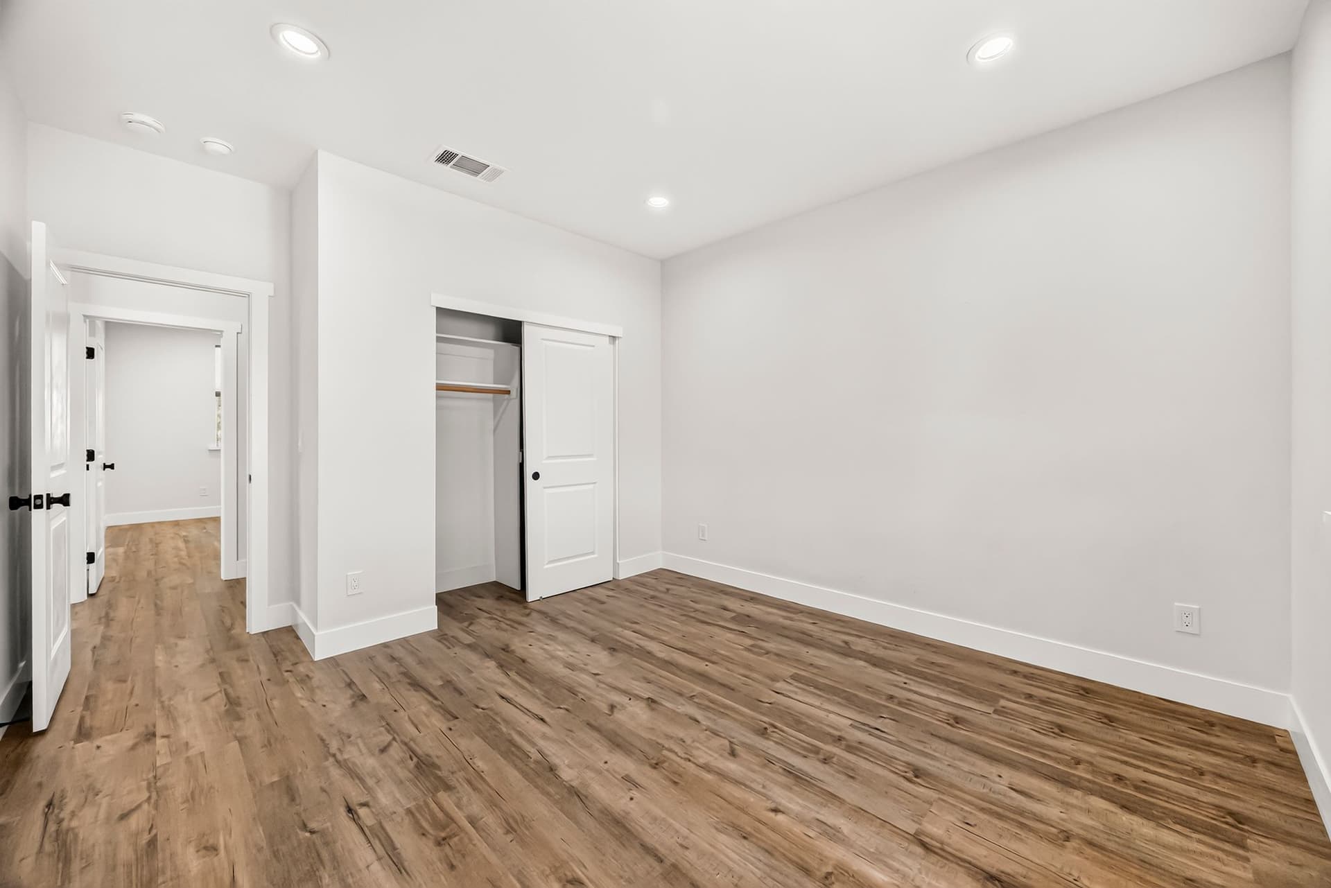 1369 Nunneley Rd - 033 (Photos).jpg