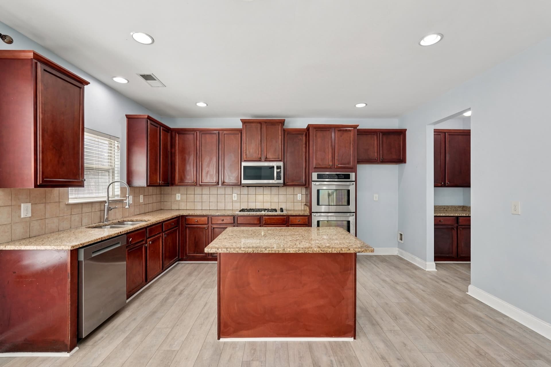 14-web-or-mls-Breckinridge Ln-S2503-014.jpg