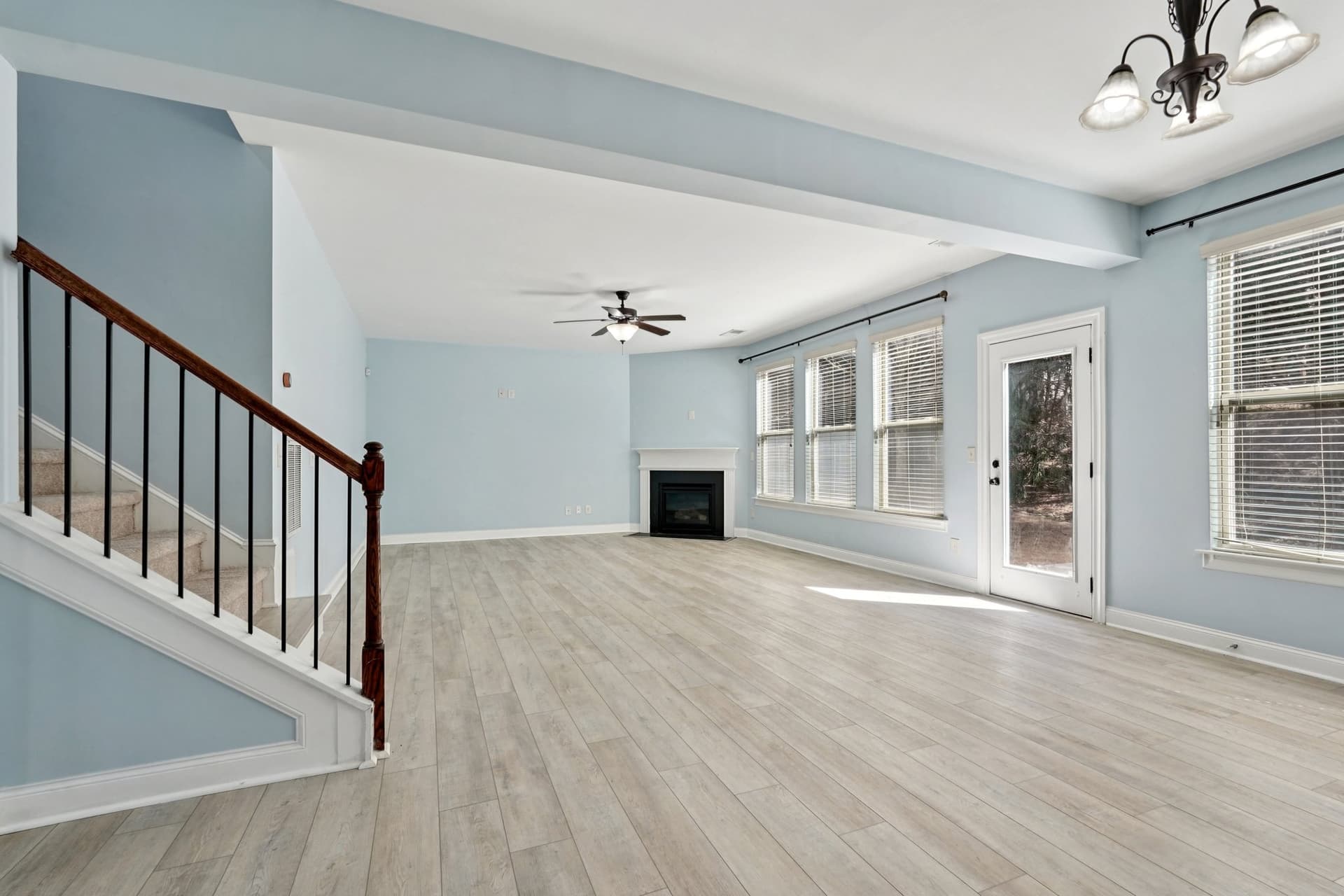 6-web-or-mls-Breckinridge Ln-S2503-006.jpg