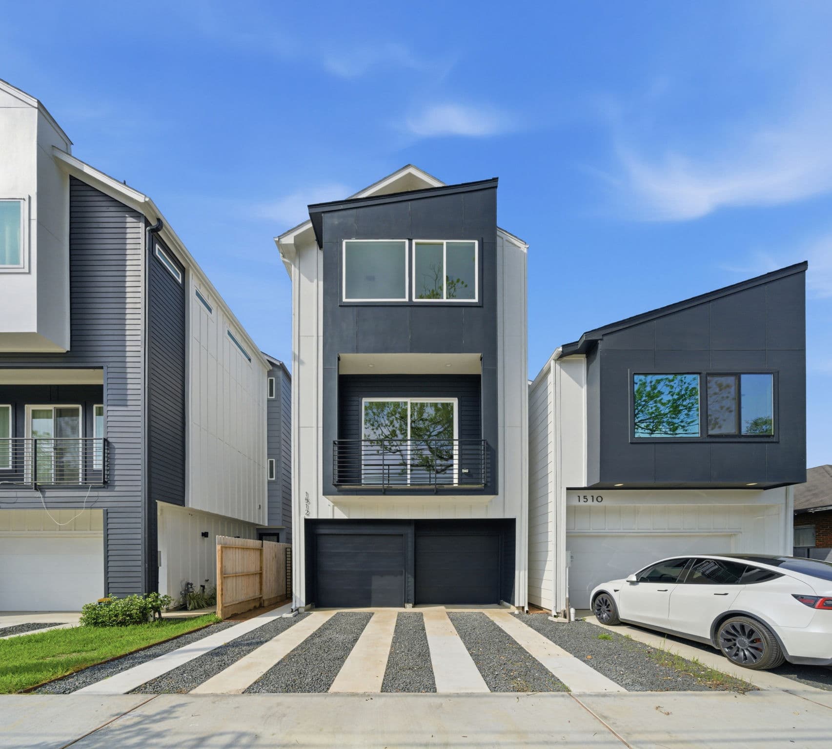 1-web-or-mls-001_1512 Barbee St HDR-269 v2.jpg