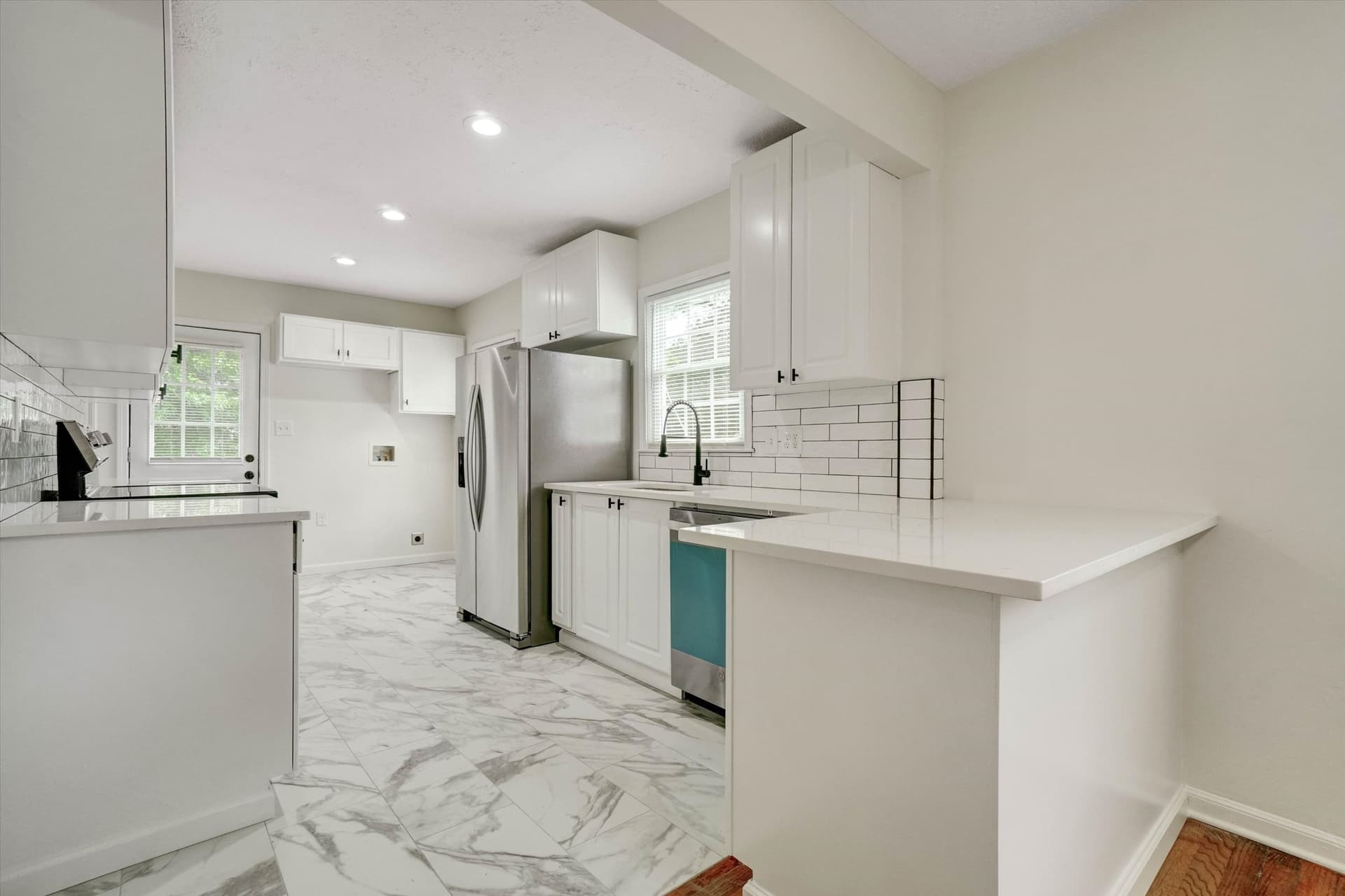 13-788 Richard Street NE-13.jpg