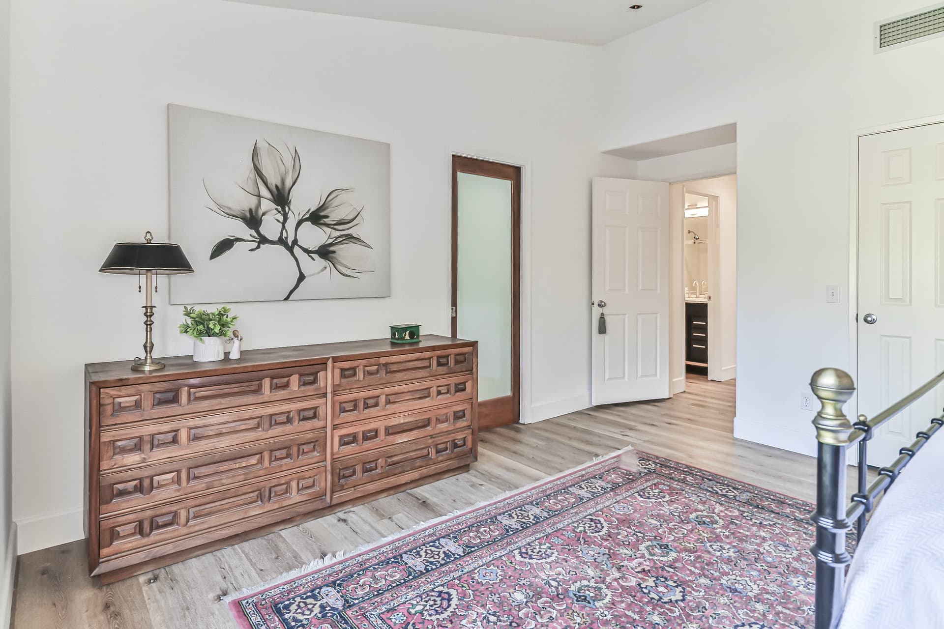 gMain Bedroom Suite3.jpg
