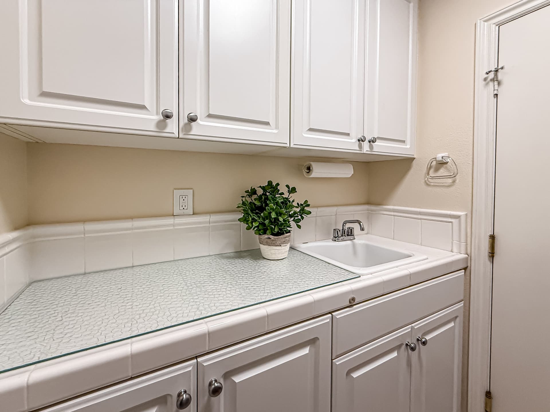ePowder Storage and Laundry6.jpg